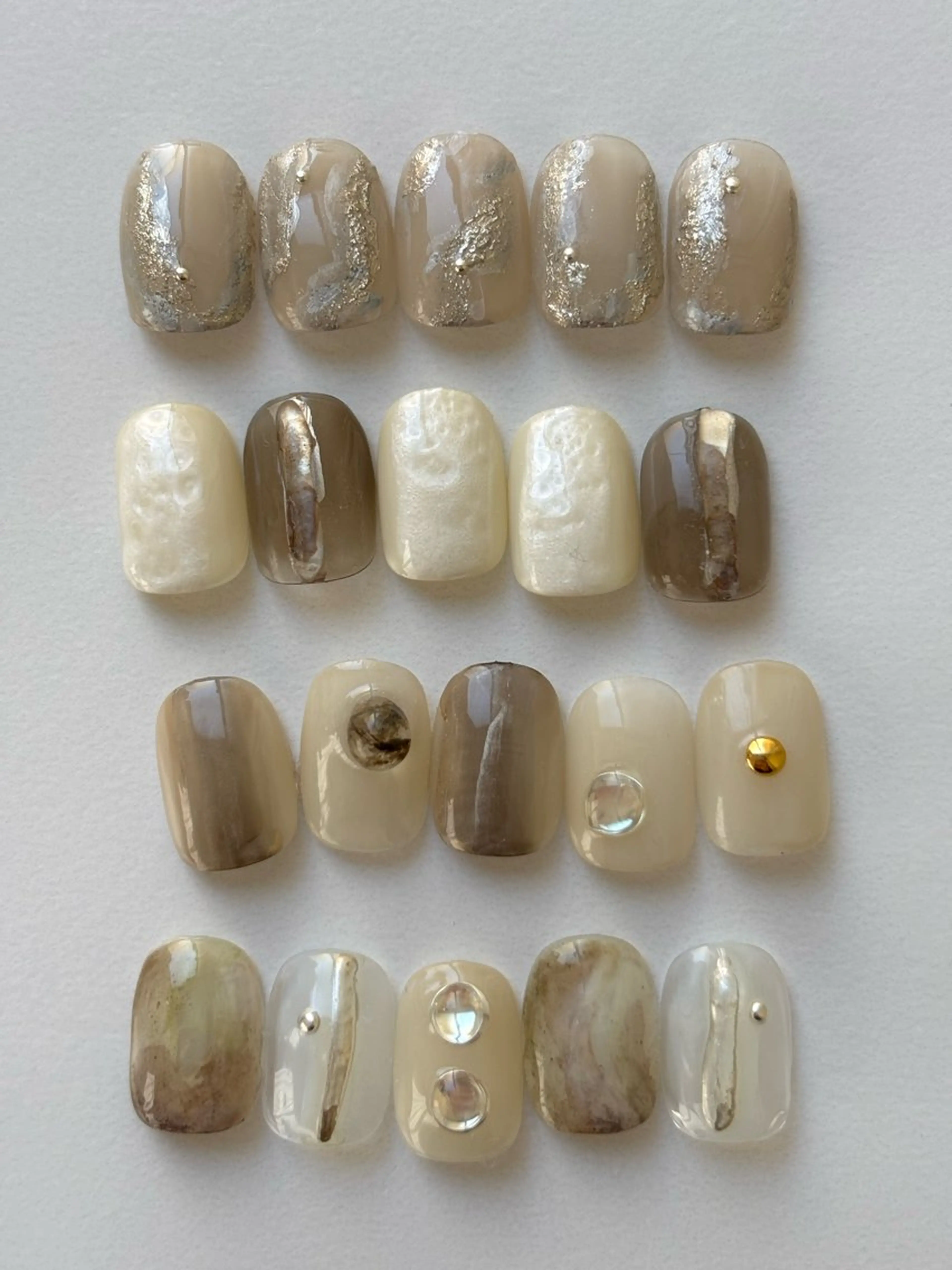 ネイル une／YUKINA 🫧大人nuanceのネイルデザイン