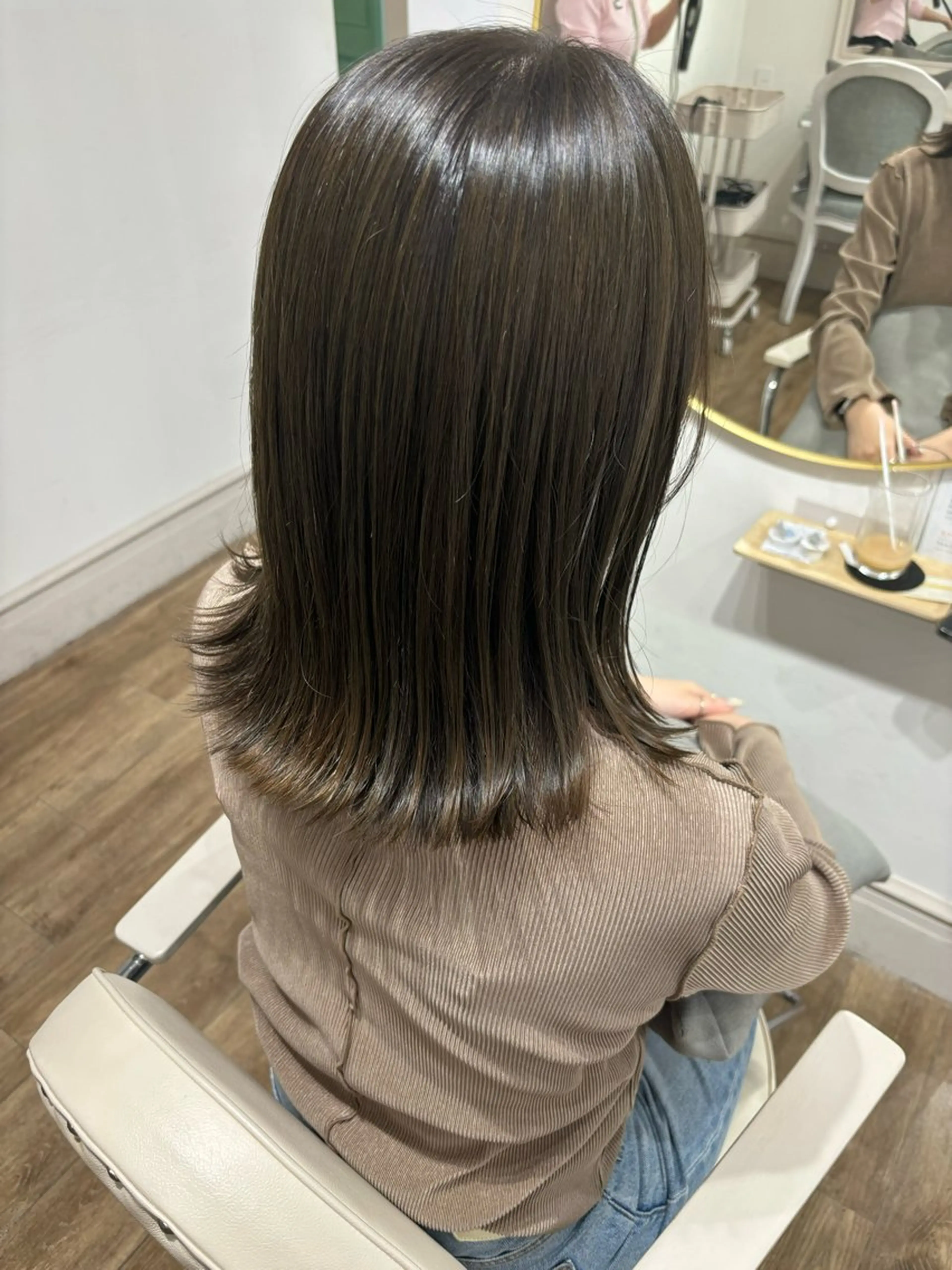 セミロング カラー ベージュカラー ブリーチ ブラウンカラー ハイトーンカラー イルミナカラー ヘアカラー トリートメント Risa🐈‍⬛/ グレージュ/透明感のヘアスタイル