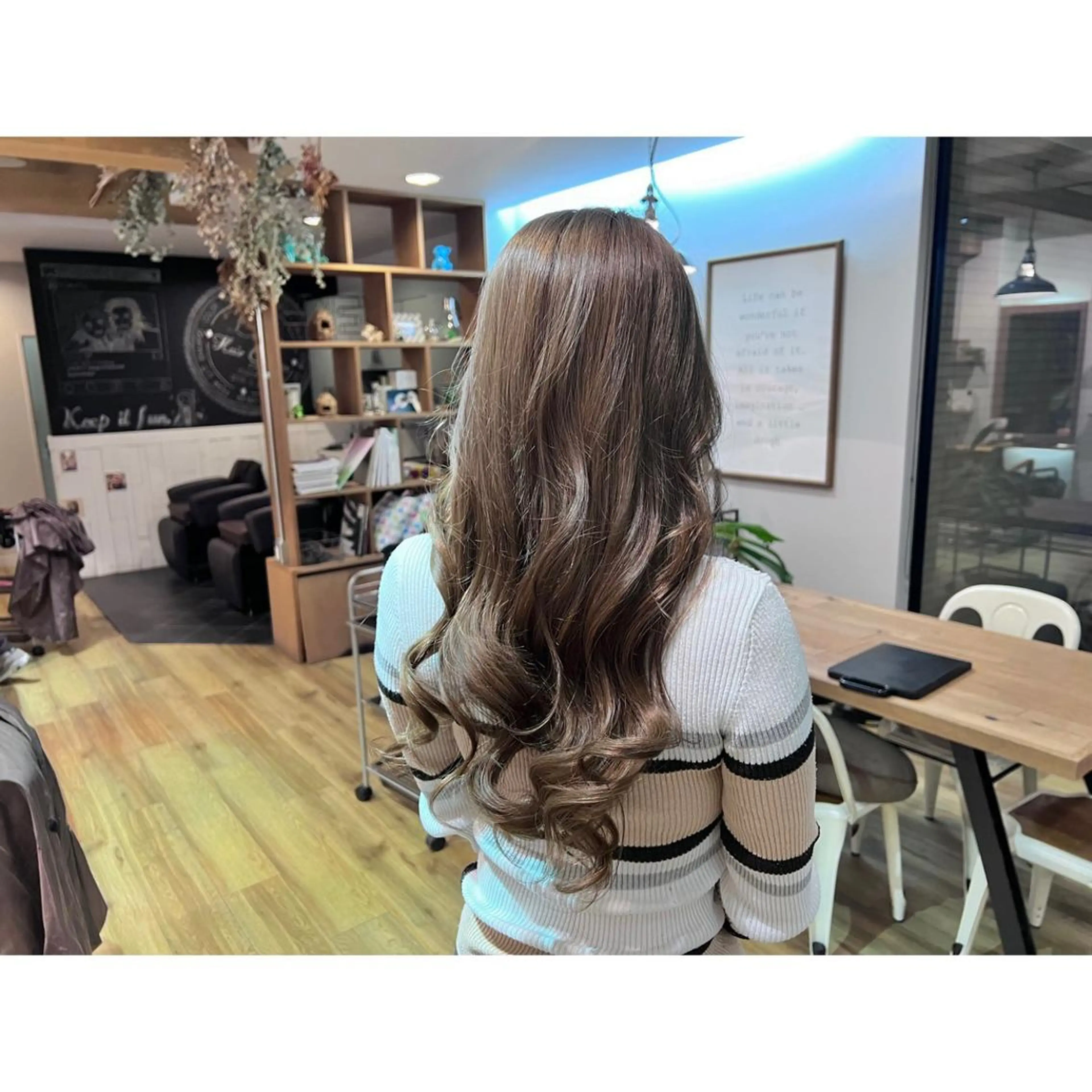 ロング カラー ベージュカラー ブリーチ ヘアカラー トリートメント ツキダテ ユイのヘアスタイル