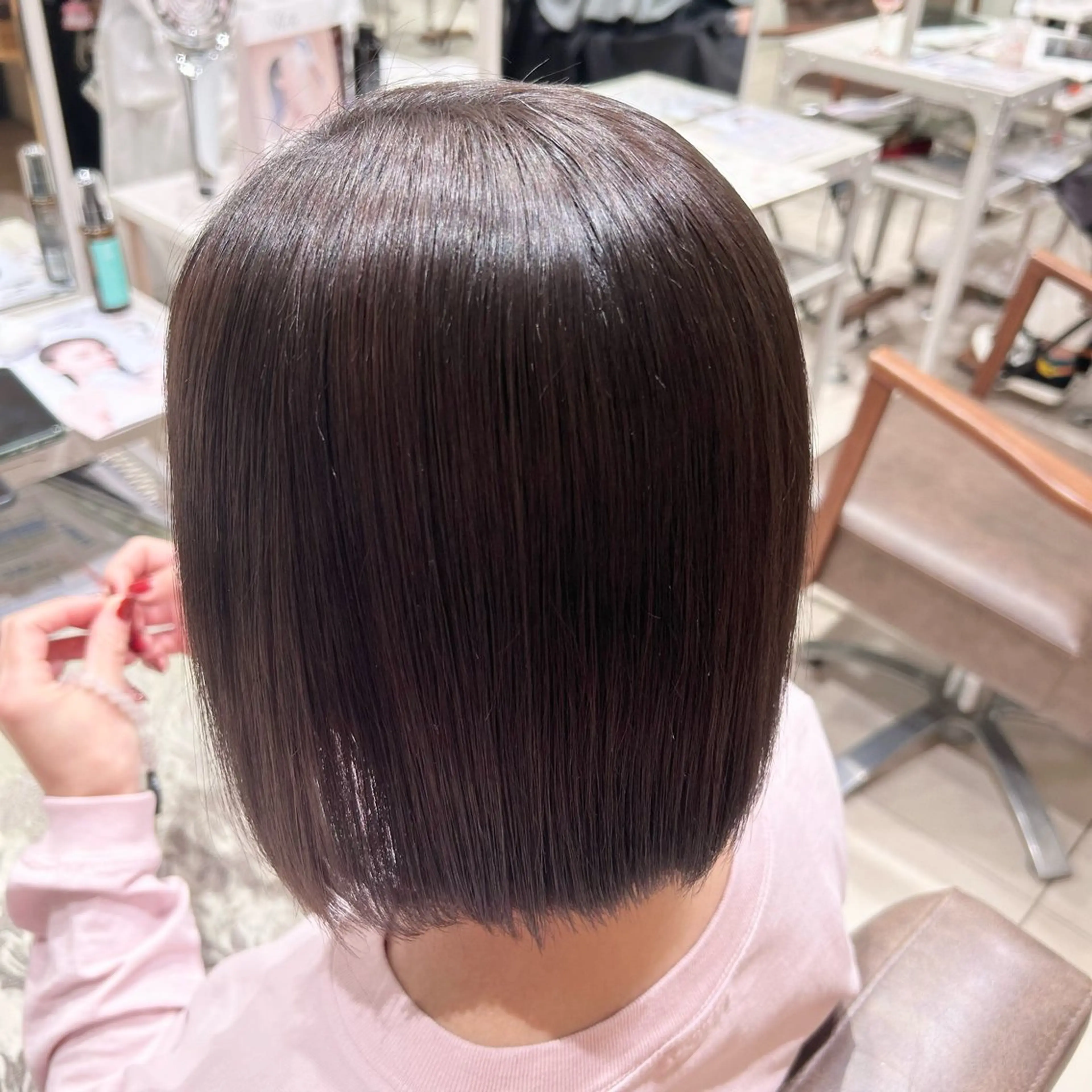 カラー momo🍑/顔周り カット指名No.1のヘアスタイル