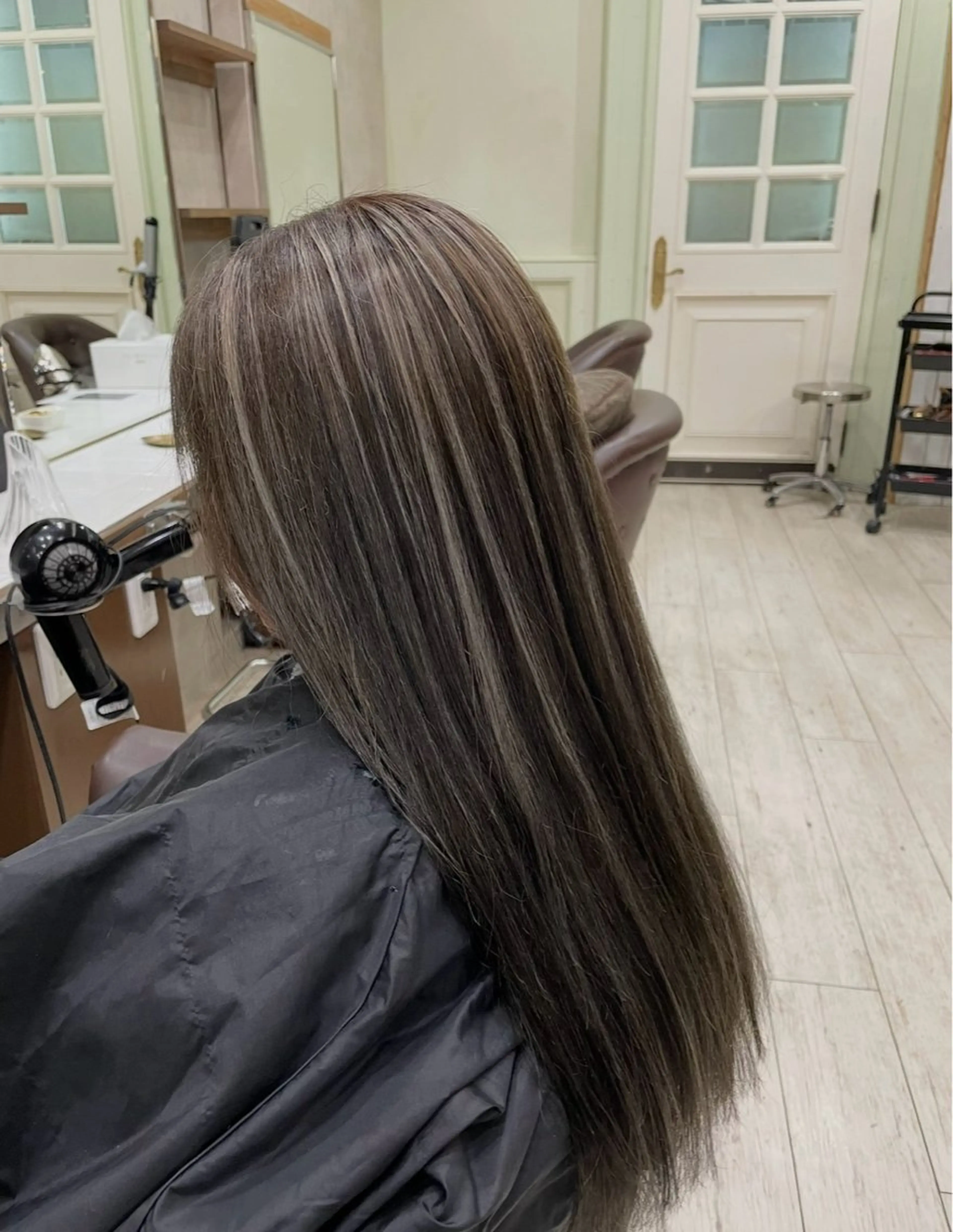 ロング ハイライト レイヤーカット・水素 松井山手　齊藤　興のヘアスタイル