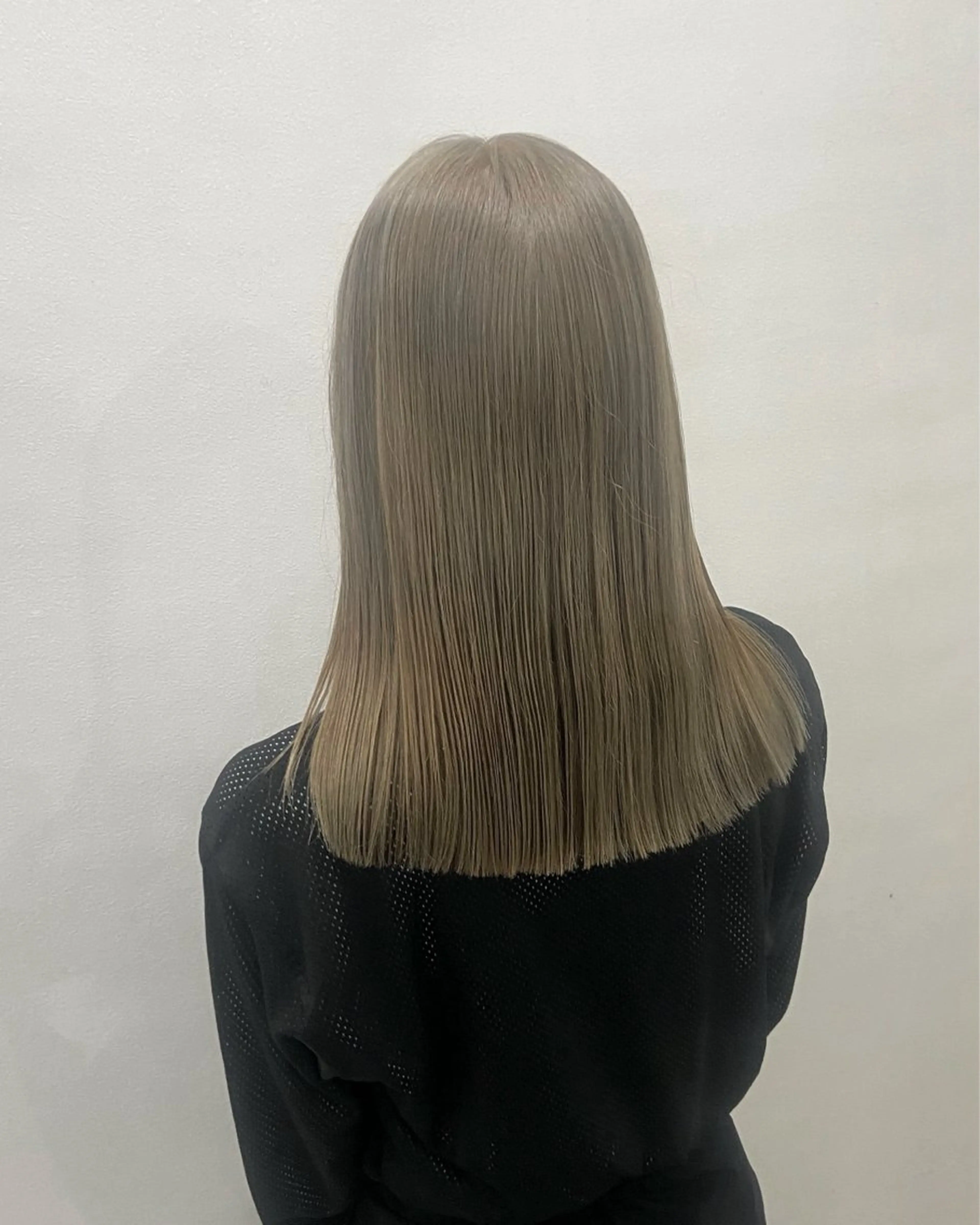 ロング カラー バレイヤージュ ミストバング ベージュカラー ブリーチ 抜きっぱなしブロンド 札幌ブリーチカラー/ ダブルカラー/ドイのヘアスタイル