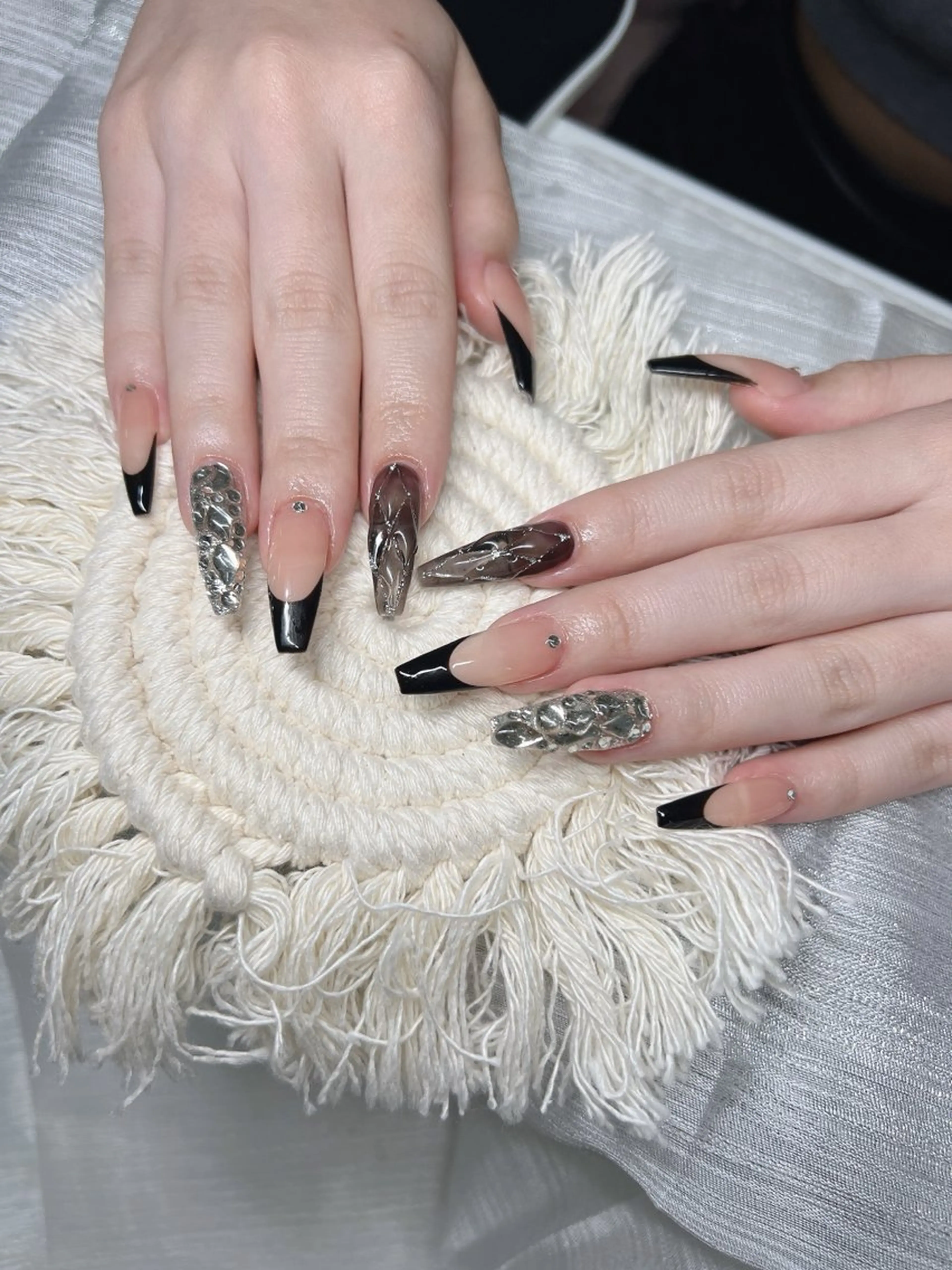 ネイル マグネットネイル ピンク ネイルチップ 冬ネイル クリスマス ハンドネイル Lee Nailsのネイルデザイン
