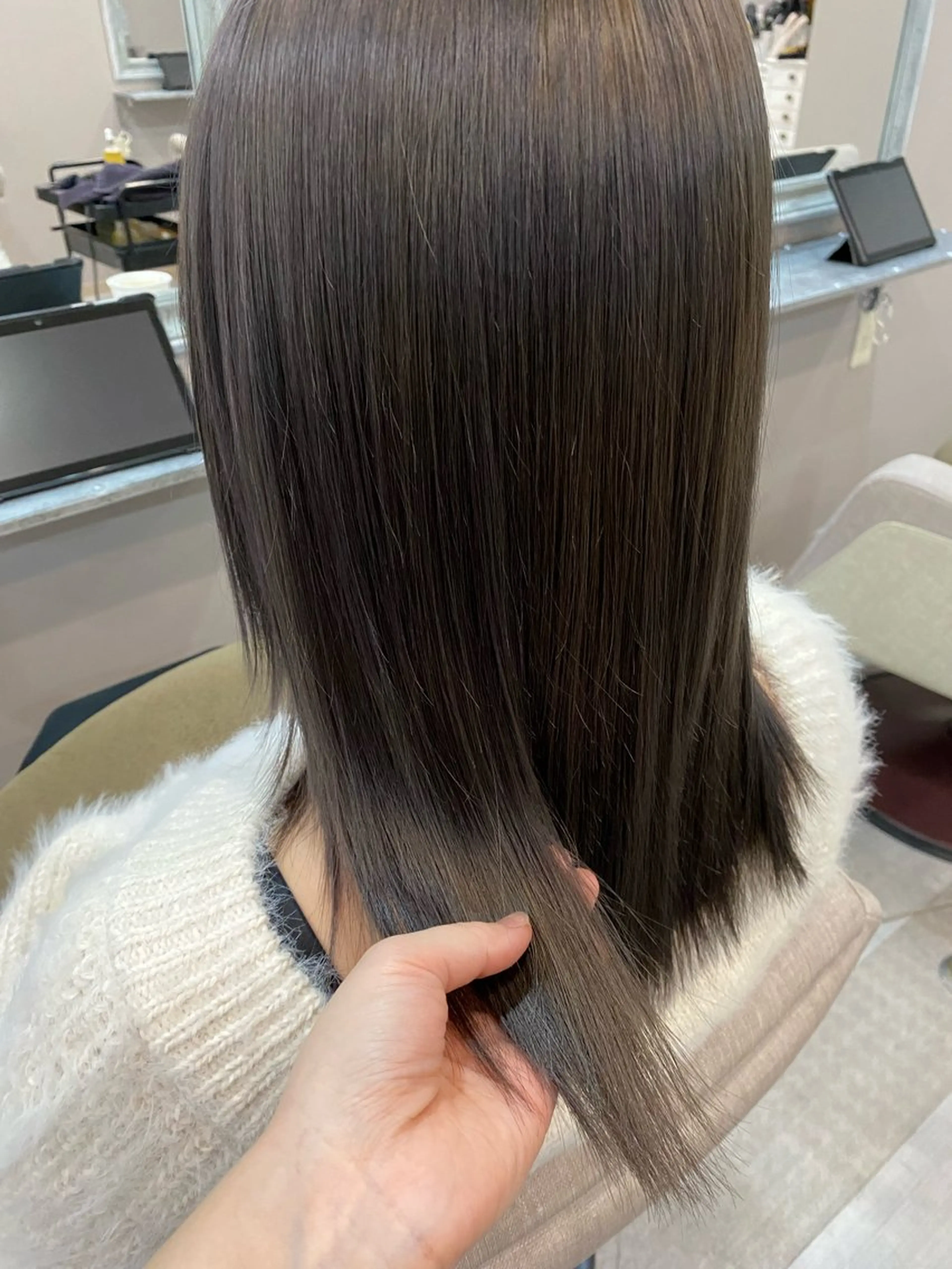 ミディアム カラー 水瀬 咲夏のヘアスタイル