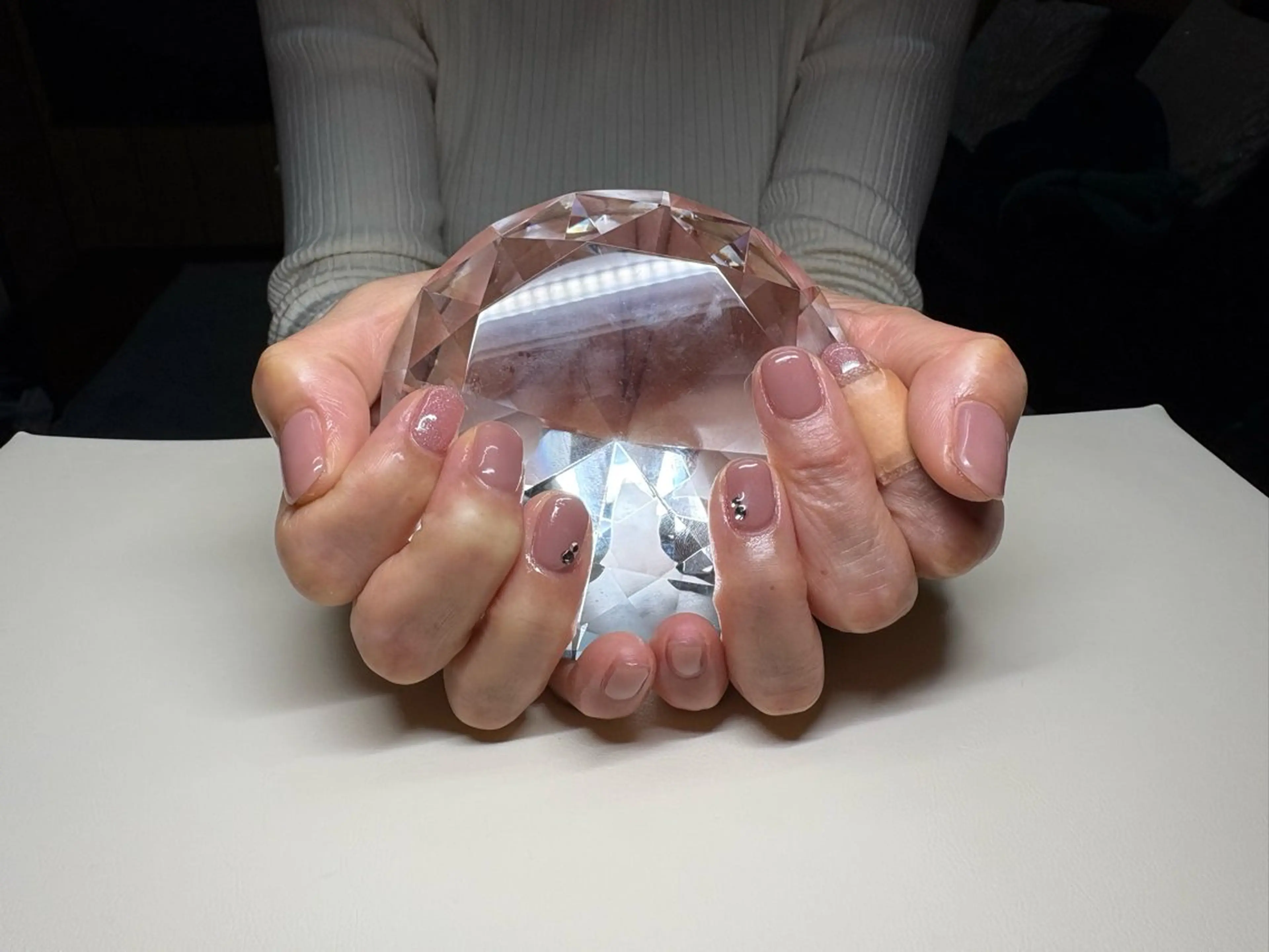 ネイル ラメ(グリッター) ピンク ピンクベージュ ストーンネイル Rainbow Moonのネイルデザイン