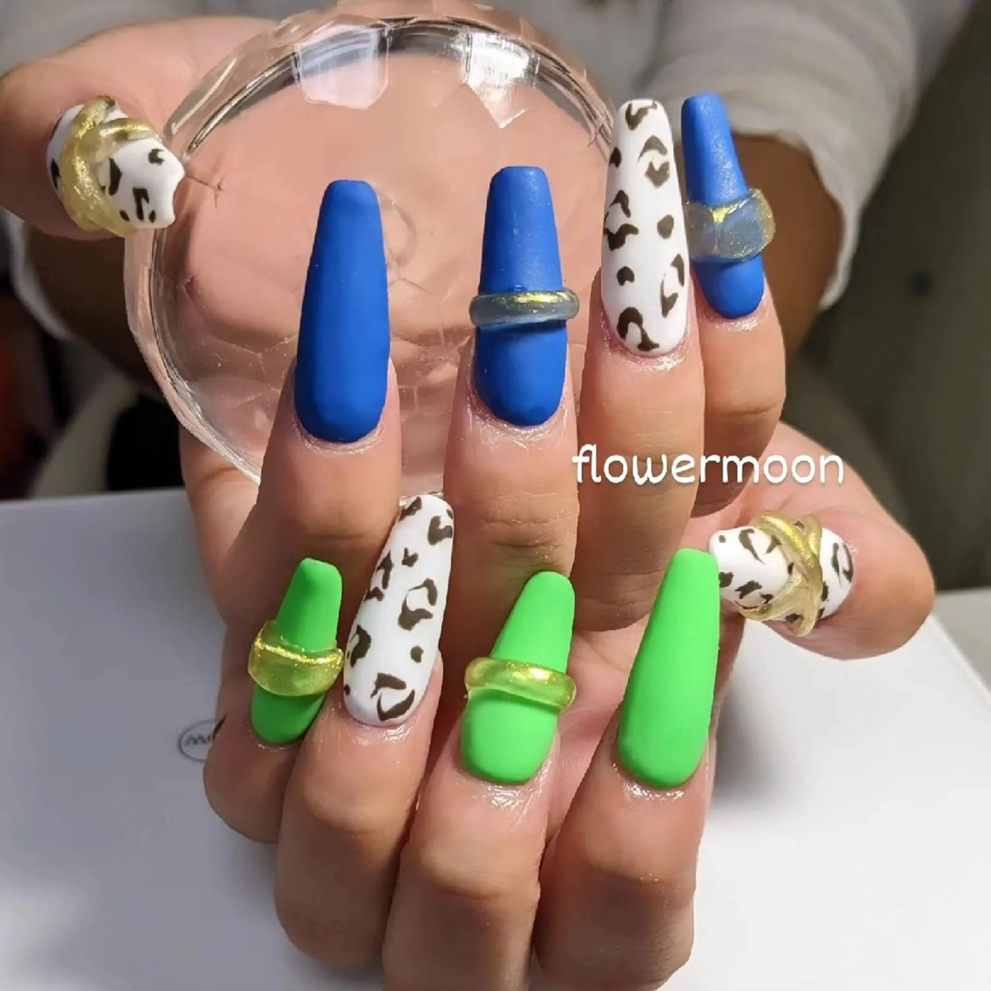 ネイル マットネイル ハンドネイル ハンドケア フラワー ムーンのネイルデザイン