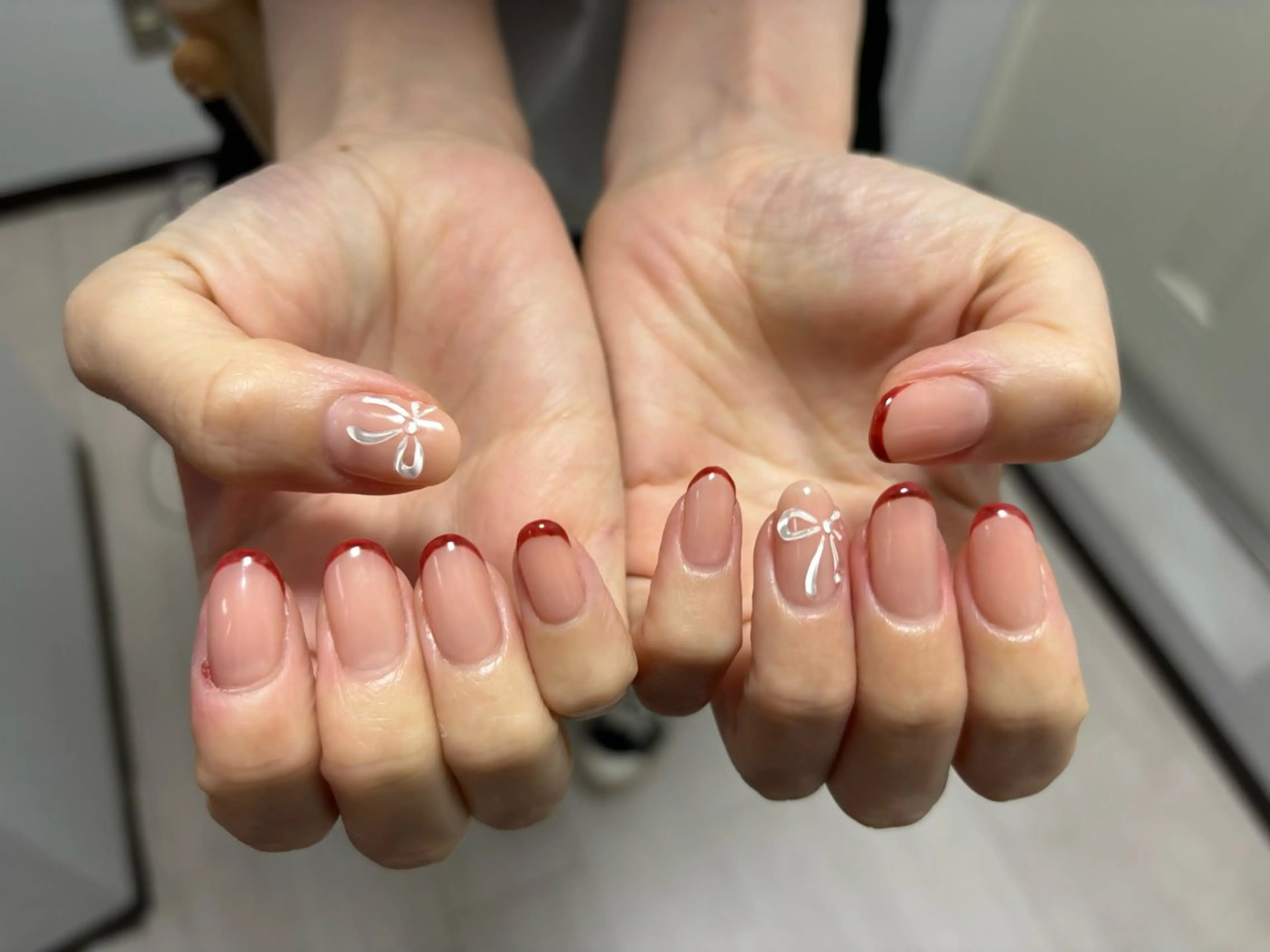 ネイル ボルドー フレンチネイル リボン ハンドネイル Lani🌈Nail Konatsuのネイルデザイン