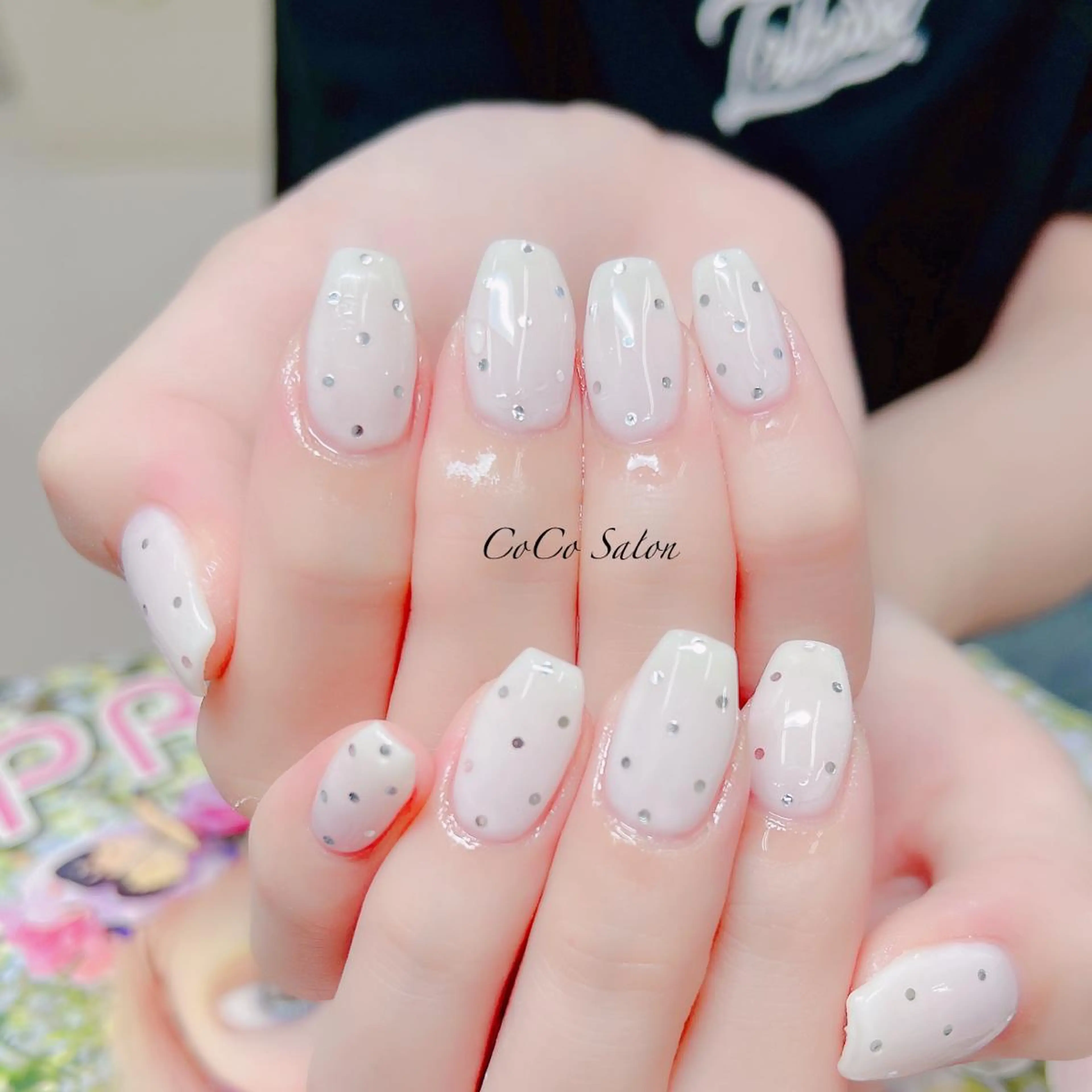 ネイル 成人式 ドット 長さ出し ジェルネイル ホログラムネイル ハンドネイル CoCoSalon ネイル/まつ毛予約のネイルデザイン
