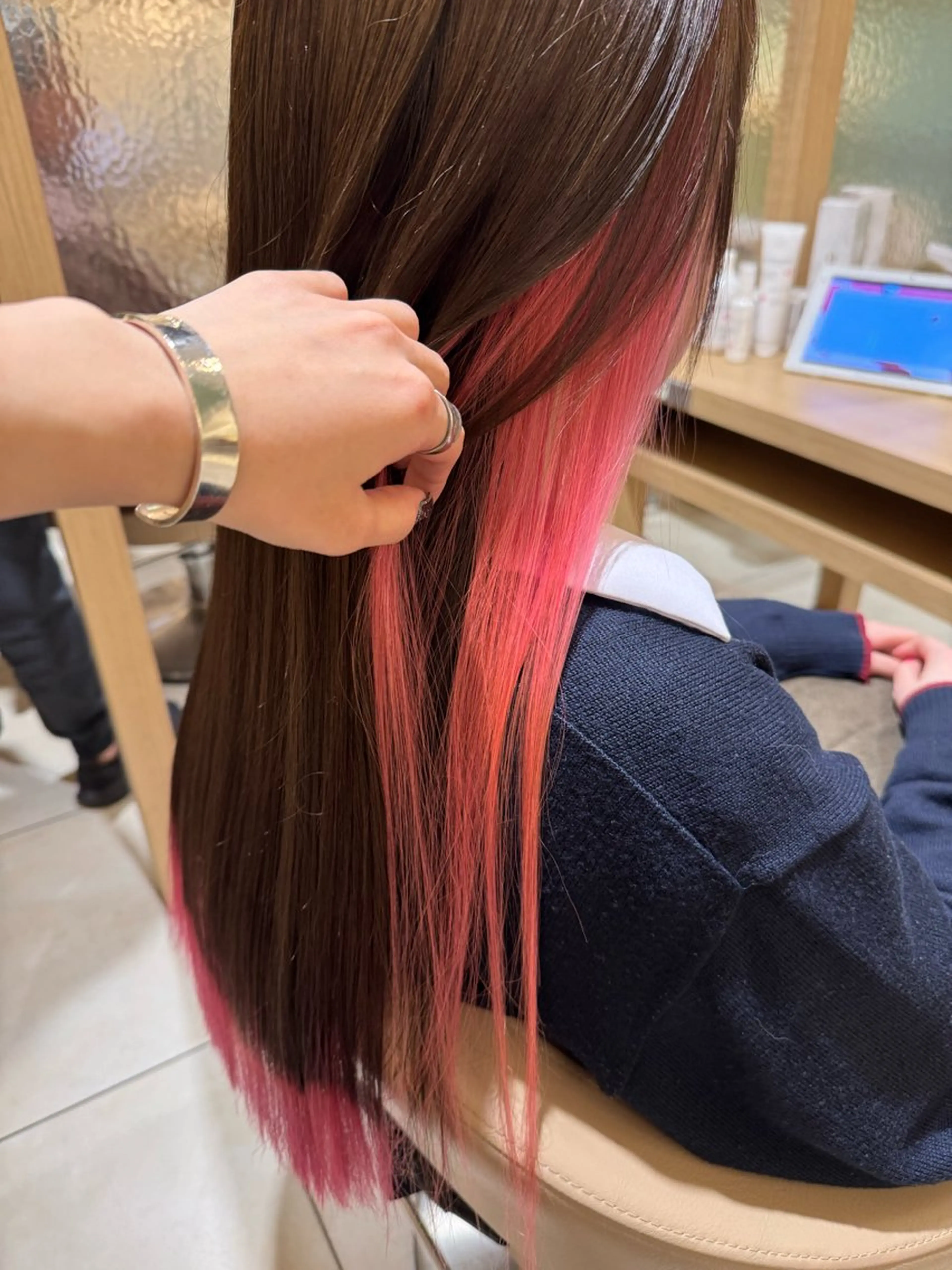 ロング カラー ブリーチ ピンクカラー ヘアカラー 🫧🧸カラーヘアメ 🫧MIO🧸🫧のヘアスタイル