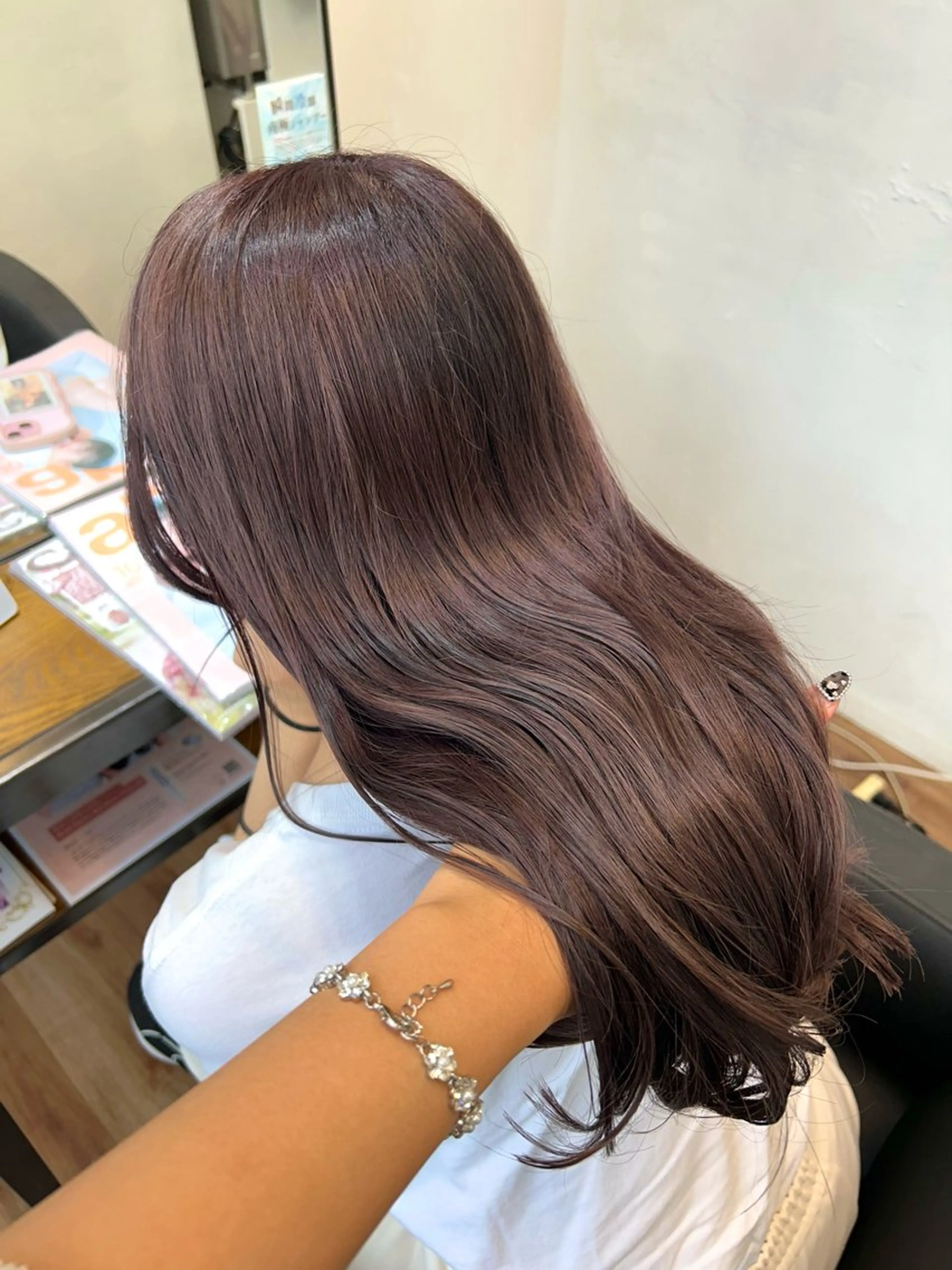 ロング カラー ブリーチ ブラウンカラー ダブルカラー ラベンダーカラー ブリーチなしカラー ヘアカラー トリートメント 藤間 帆乃夏（とうまほのかのヘアスタイル