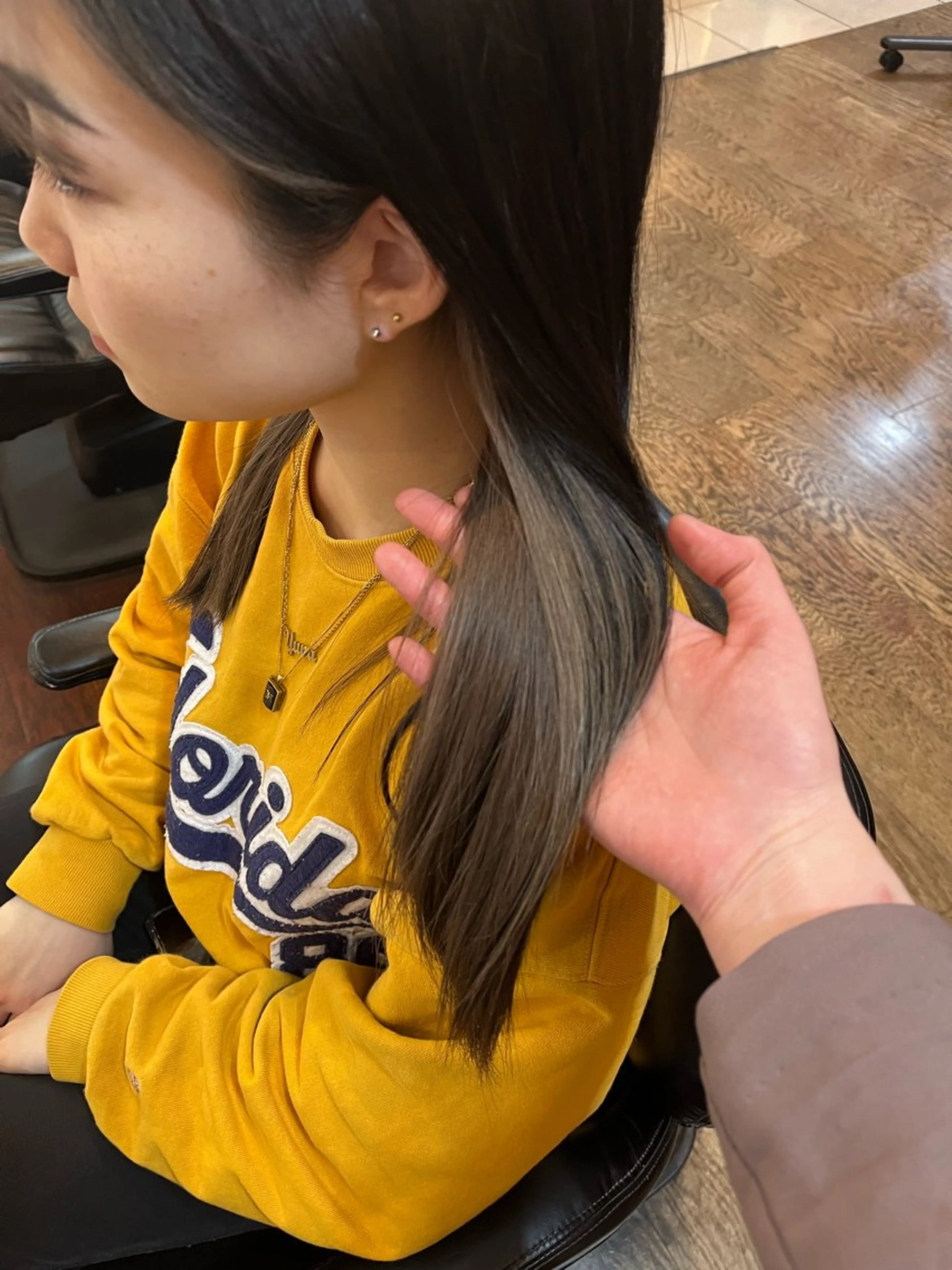 ロング カラー ベージュカラー イヤリングカラー カットモデル無料✨ 募集中✂️みなみ♥️のヘアスタイル