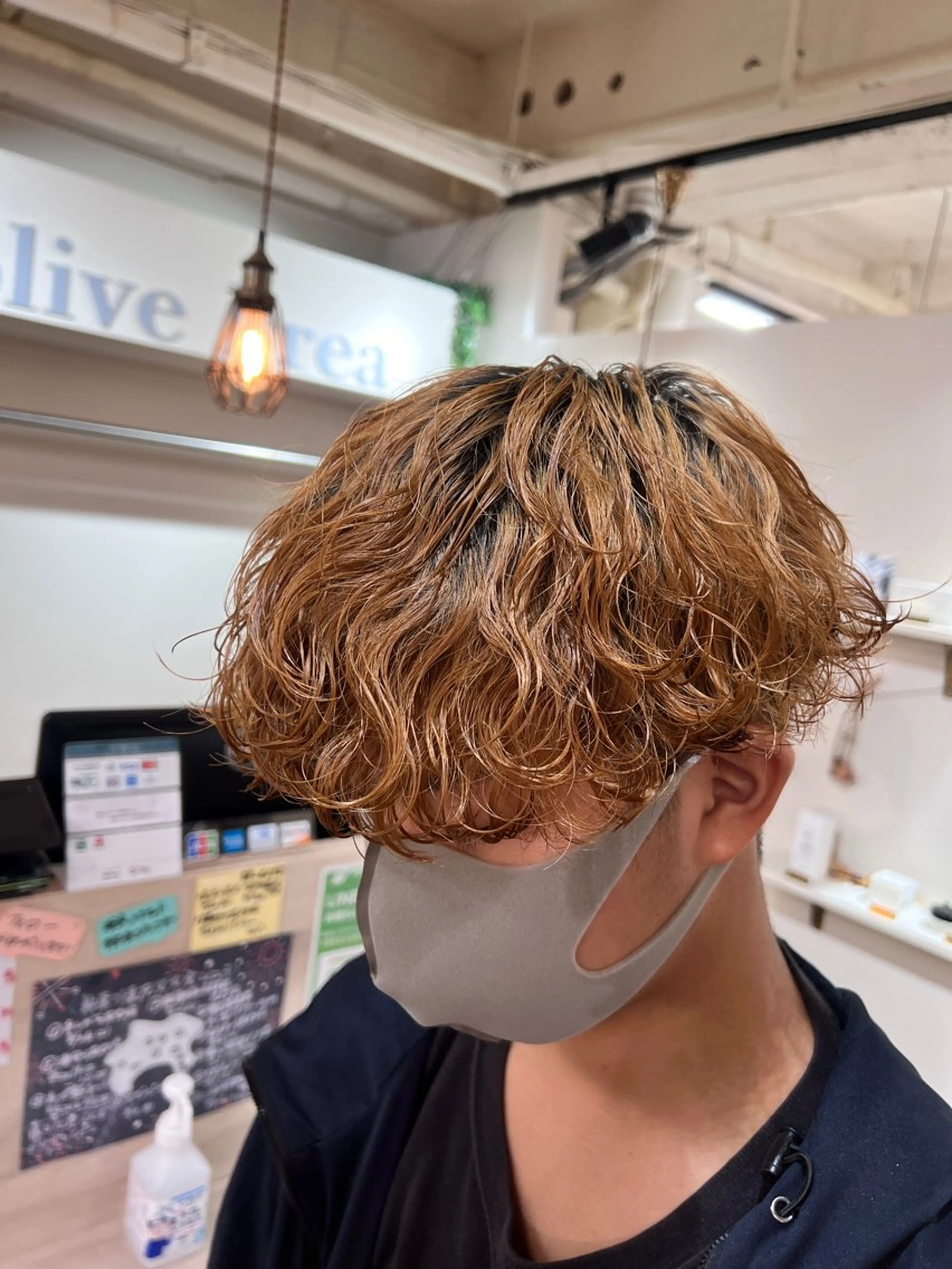 ミディアム パーマ メンズ ミディアムパーマ メンズパーマ 波巻きパーマ カット パーマ メンズカットパーマ ✂️ JOYAのヘアスタイル