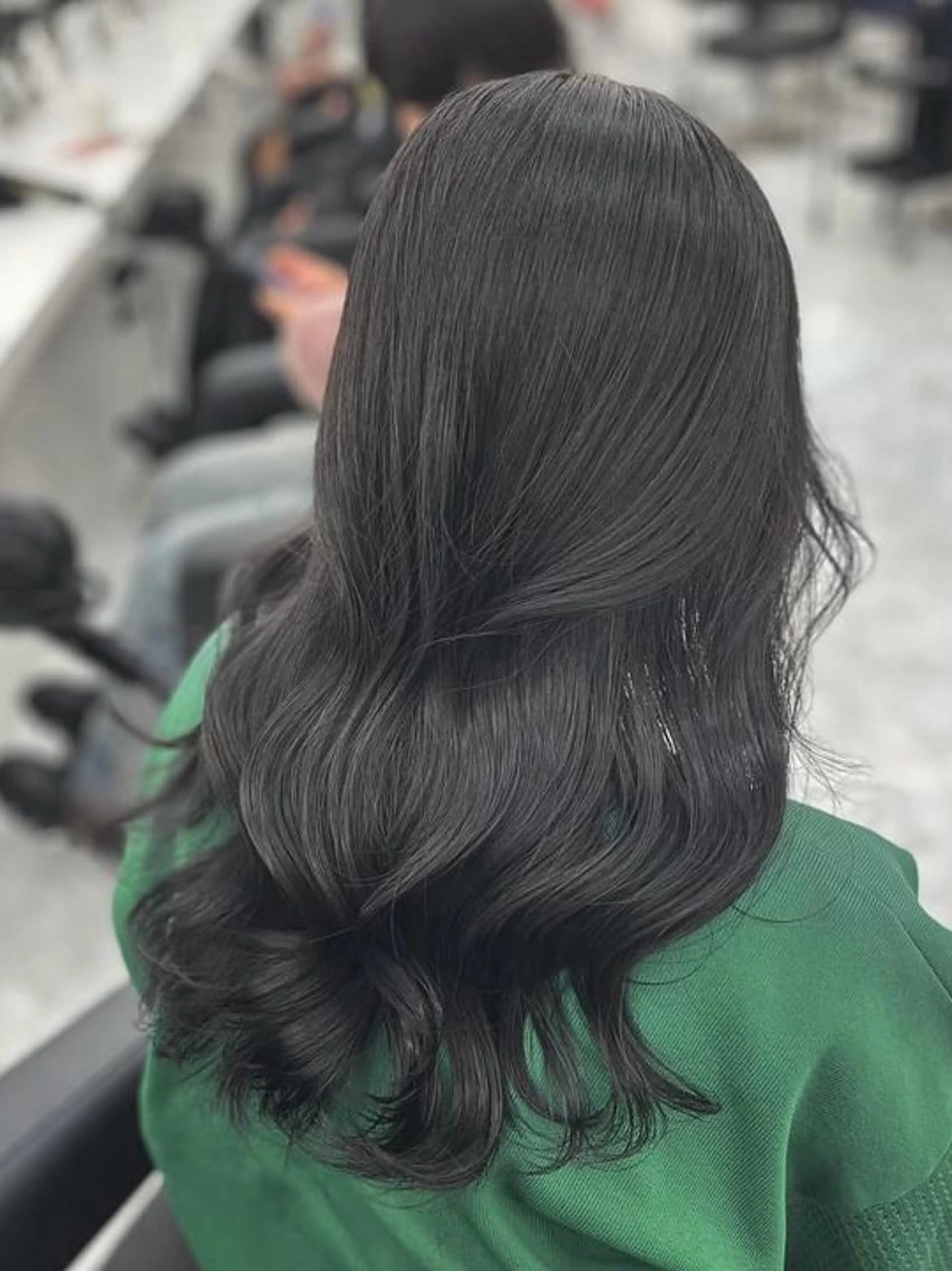 ロング カラー 黒髪 ブルーカラー ブルーブラック レッドカラー くびれヘア ヘアカラー トリートメント ヘアセット 髪質改善Ⅰ透明感 艶カラーⅠたつやのヘアスタイル