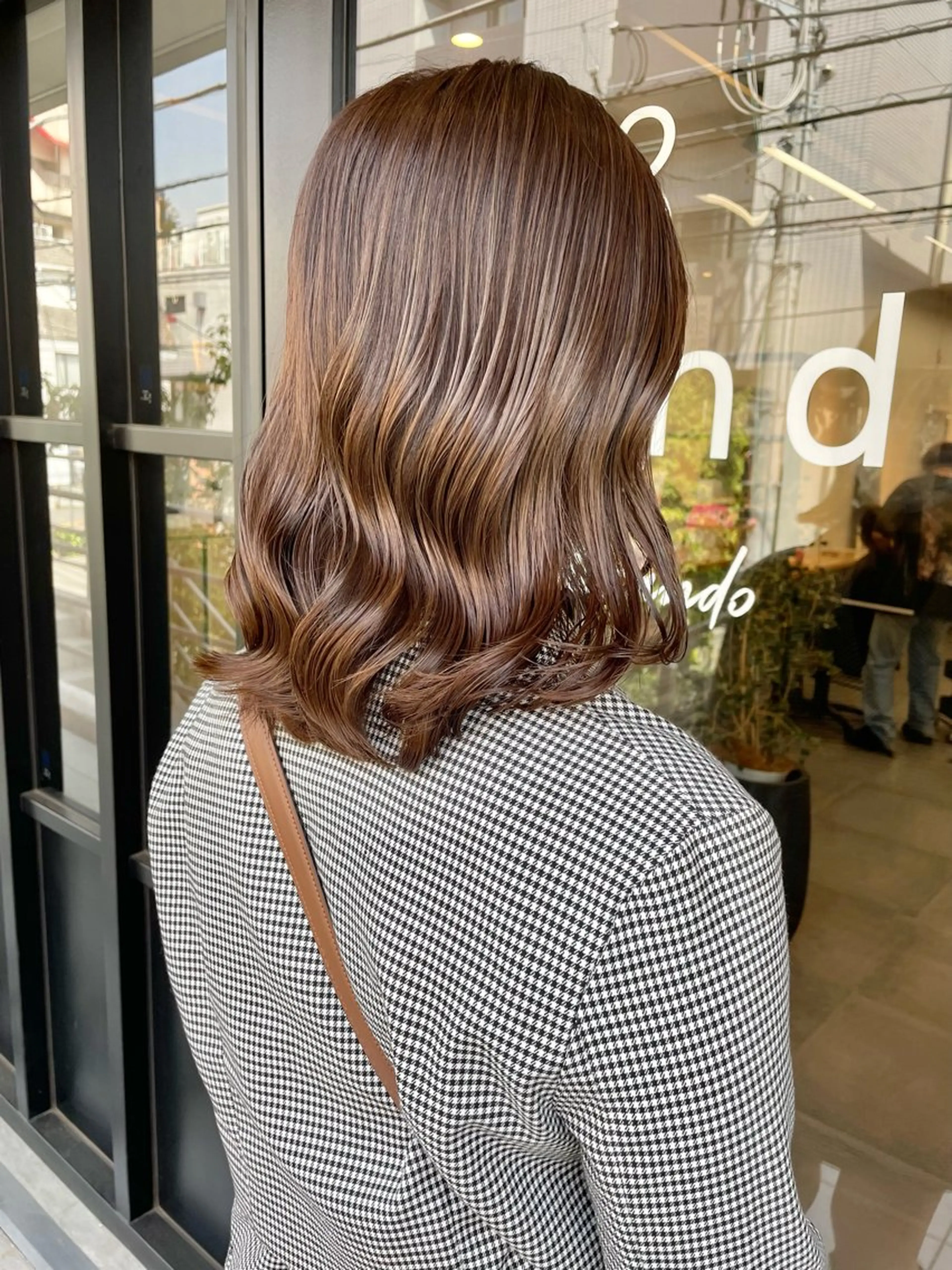 セミロング ヘアカラー 風愛🩵表参道 🩵ハイトーンのヘアスタイル