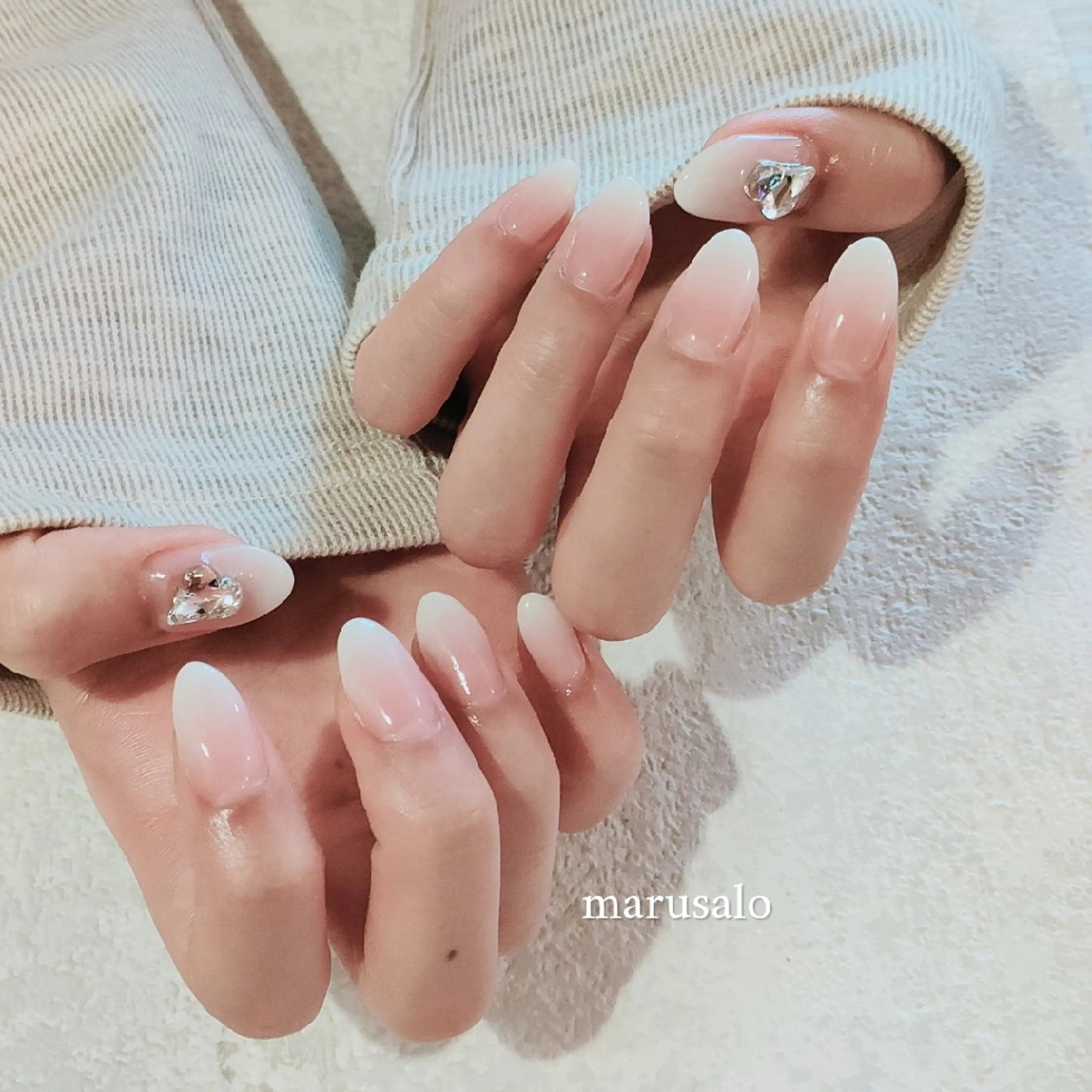 ネイル グラデーション ハート オフィスネイル シンプルネイル ストーンネイル ハンドネイル marusalo nailのネイルデザイン