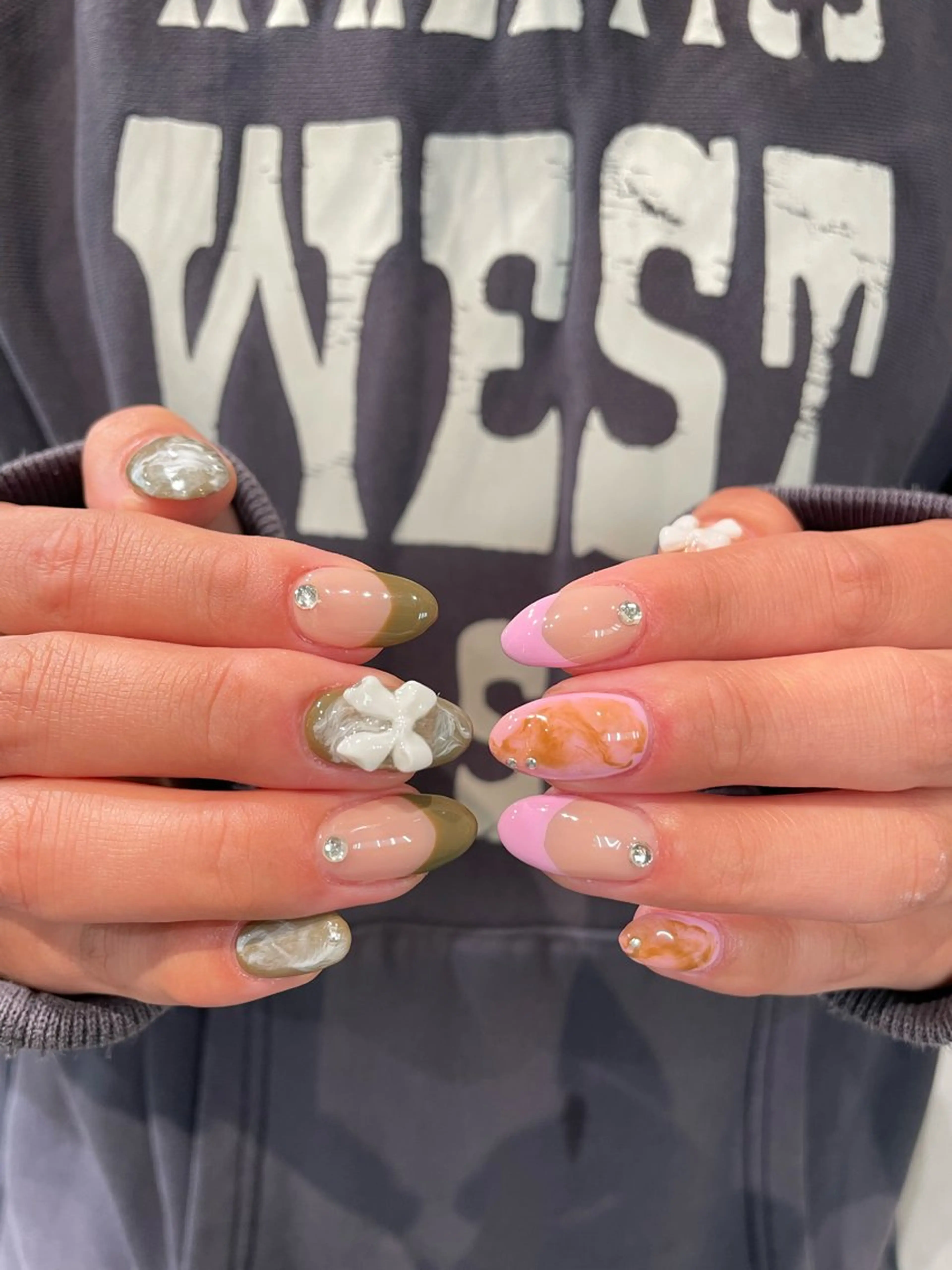 ネイル ブラウン ハンドネイル ナチュラル透明感🌱 小山美樹子のヘアスタイル