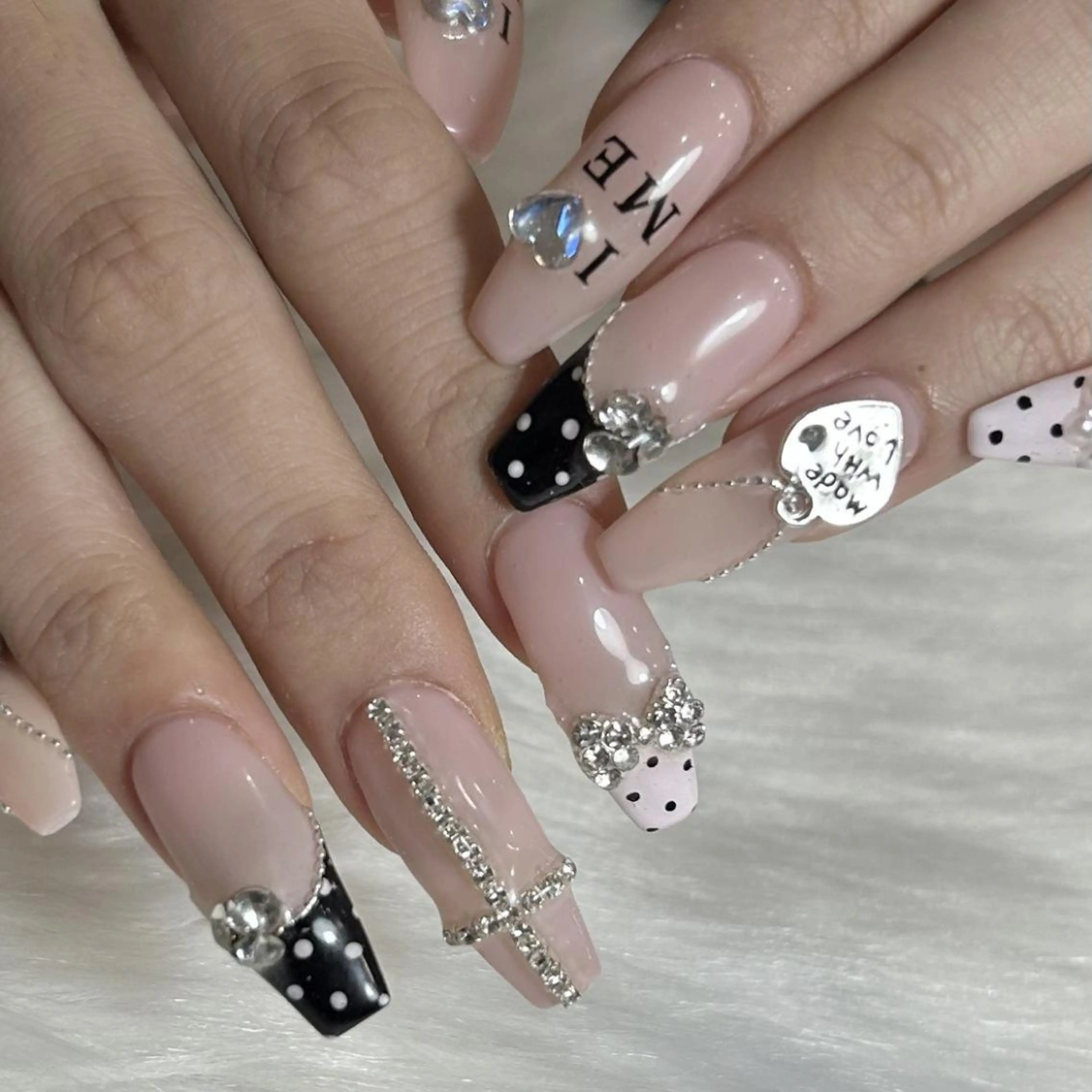 ネイル 南森町rebest 💅nailのネイルデザイン