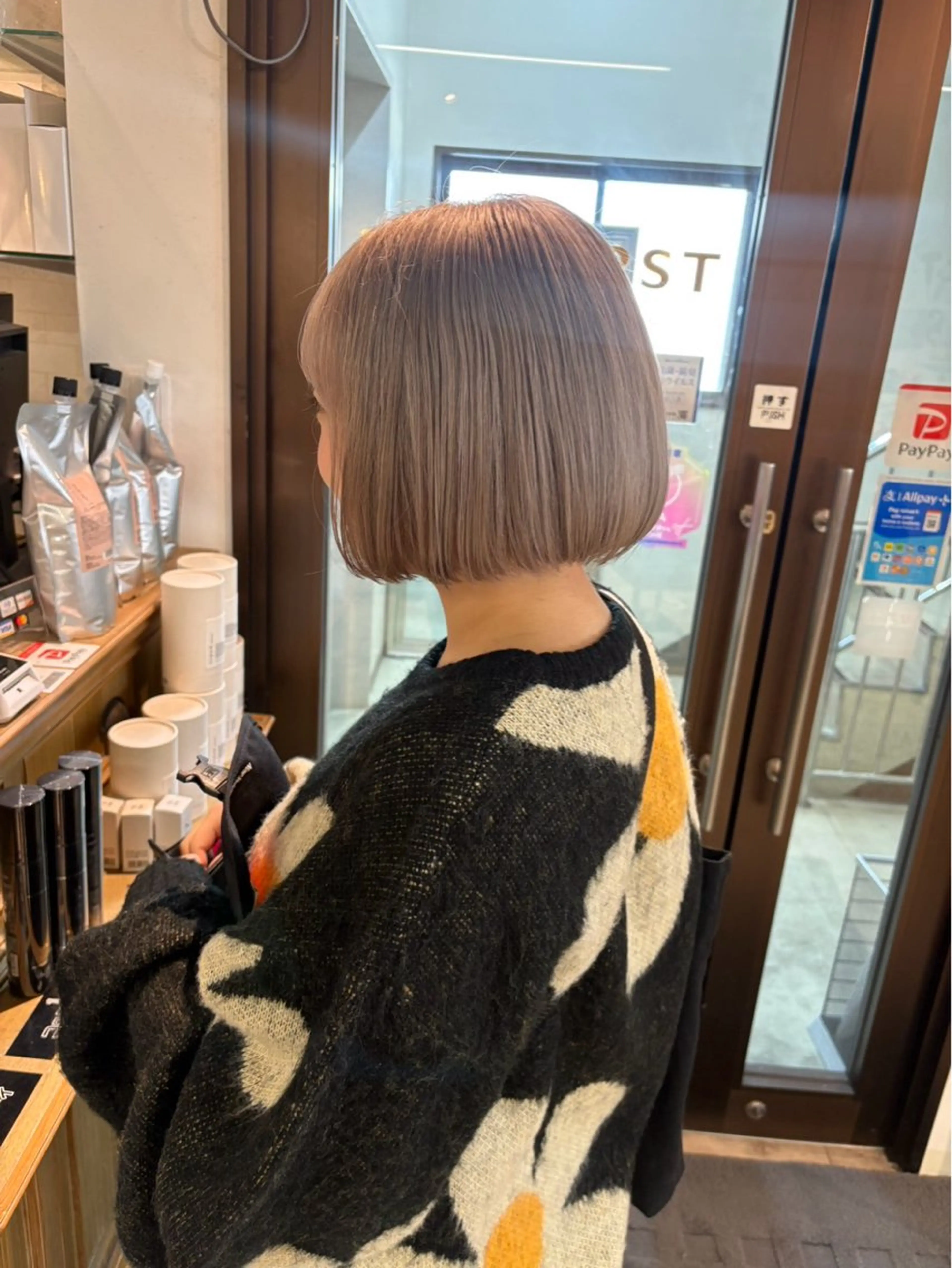 ショート カラー 満岡 聖奈のヘアスタイル