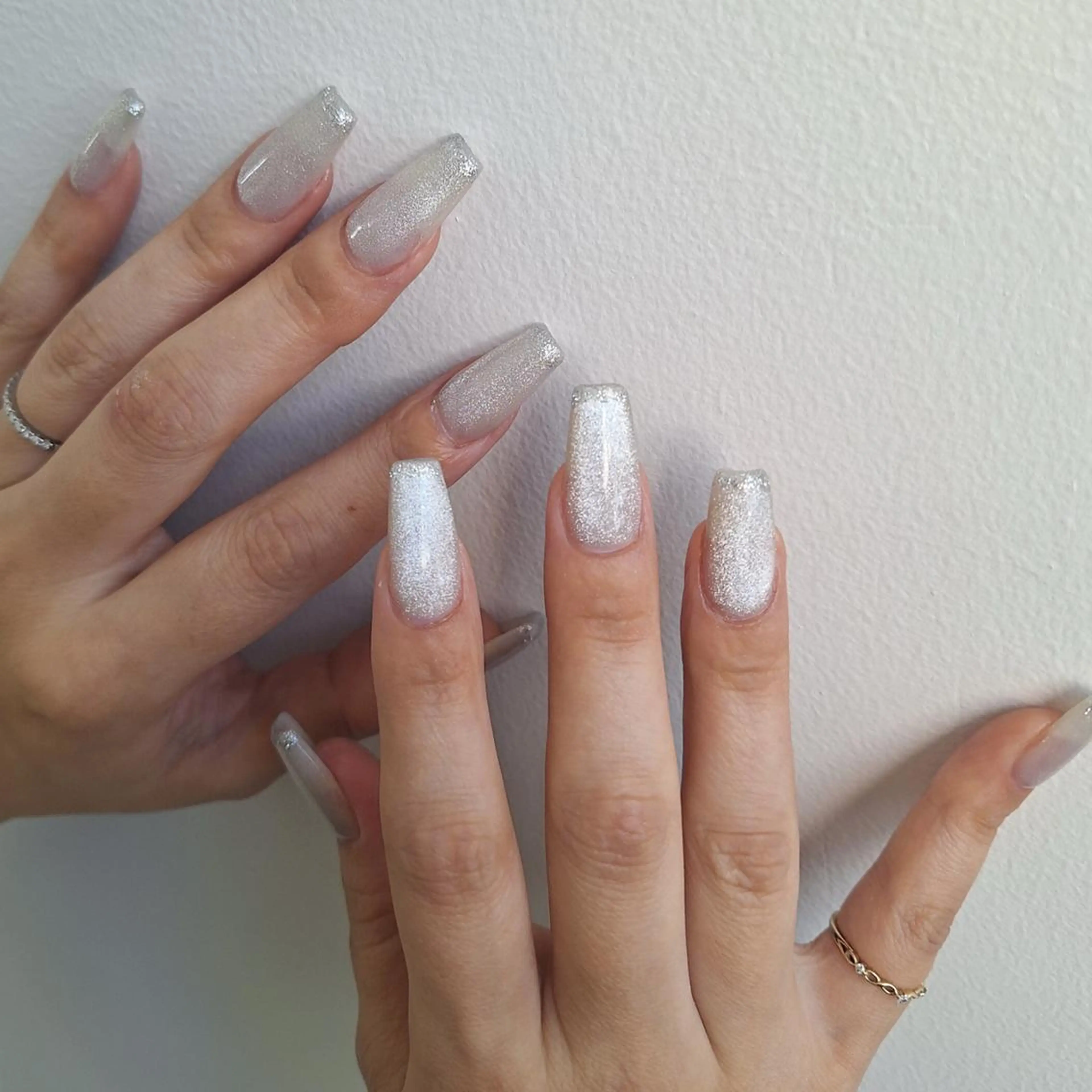 ネイル アートネイル べっ甲ネイル ジェルネイル グリーン キラキラネイル nailstudio eviz新宿店のネイルデザイン