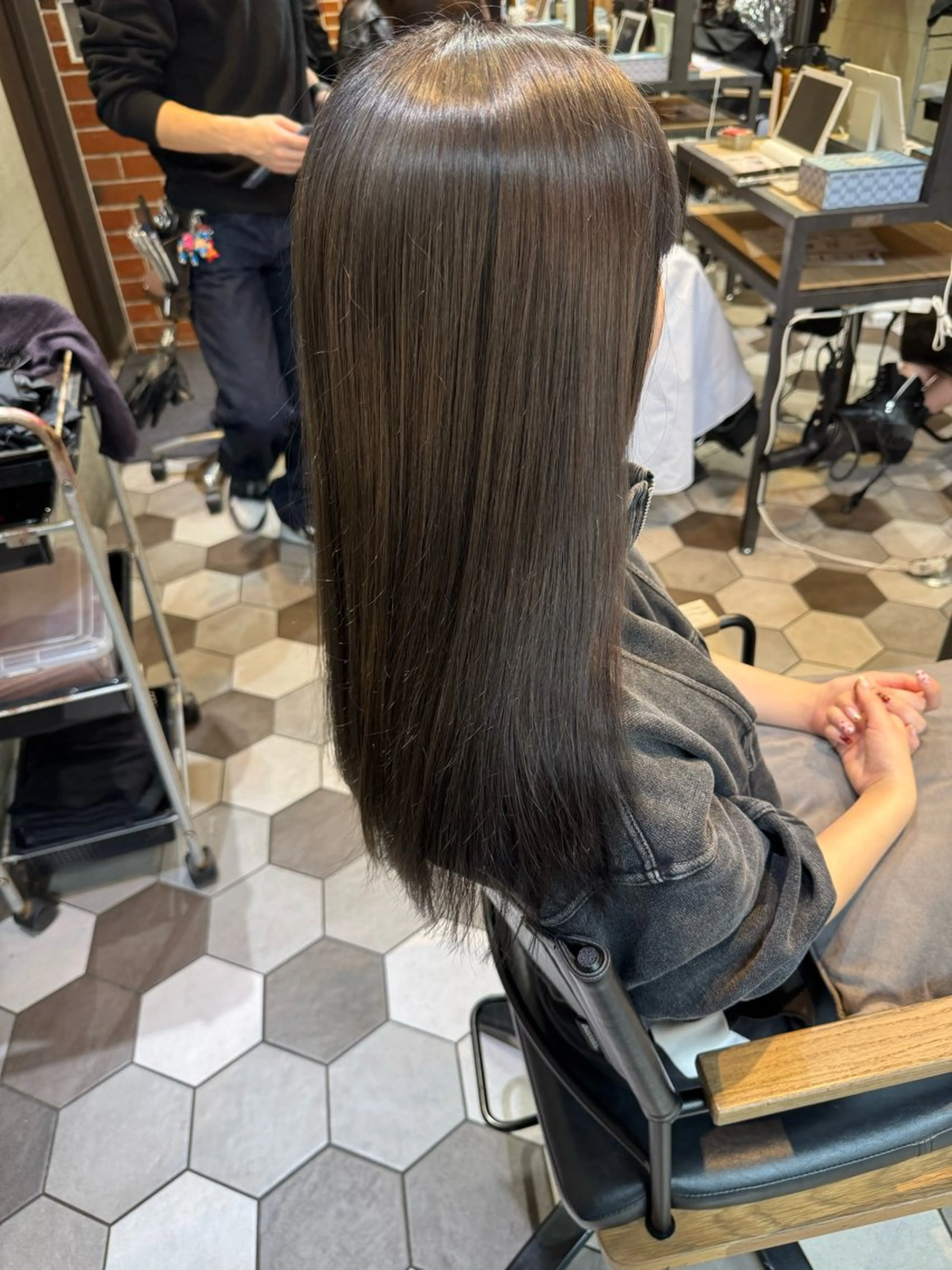 ロング カラー グレージュ ヘアカラー 近藤 愛理のヘアスタイル