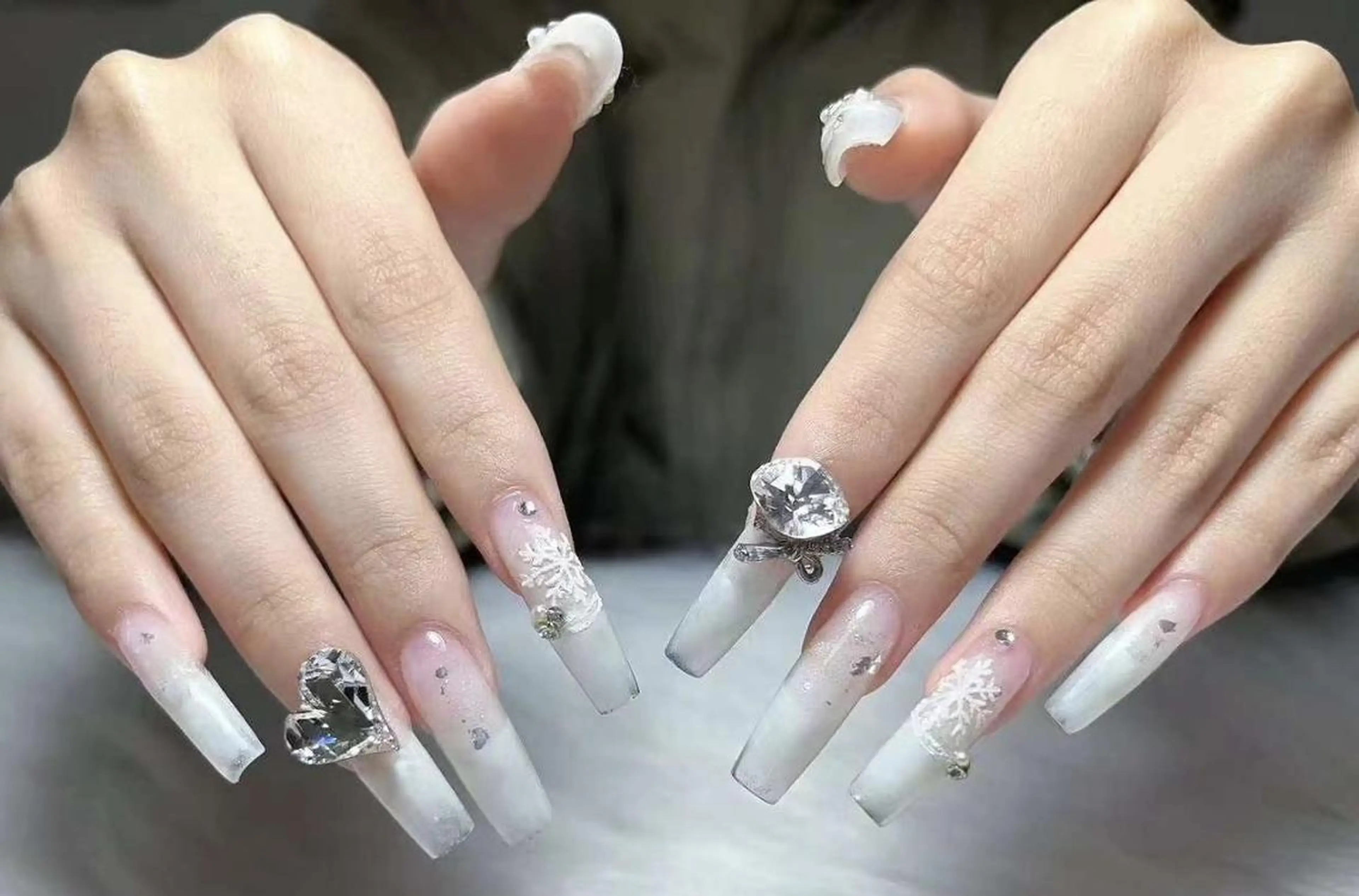 ネイル VIVIAN エイのネイルデザイン