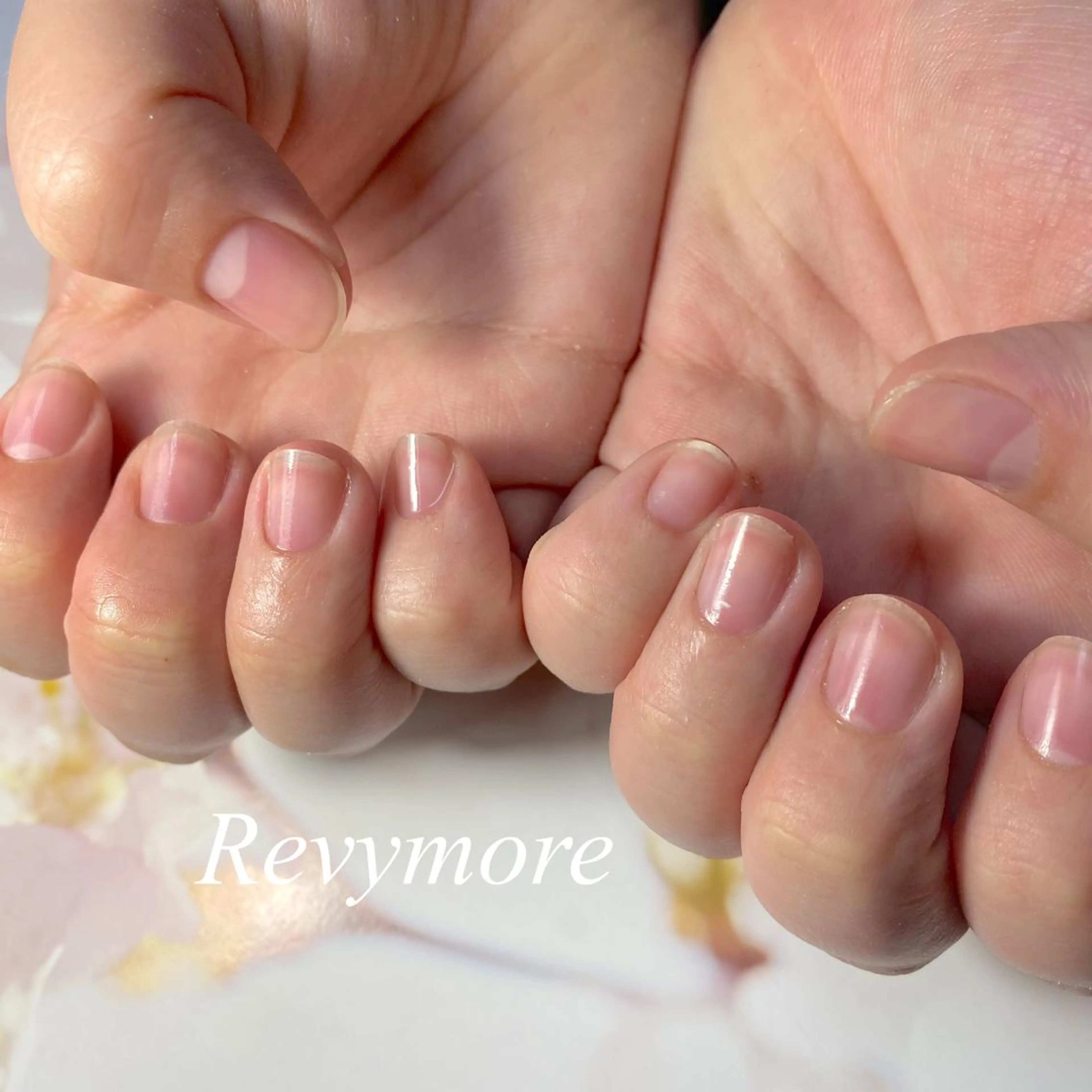 ショート ネイル ジェルネイル ニュアンスネイル オフィスネイル シンプルネイル nail salon Revymoreのネイルデザイン