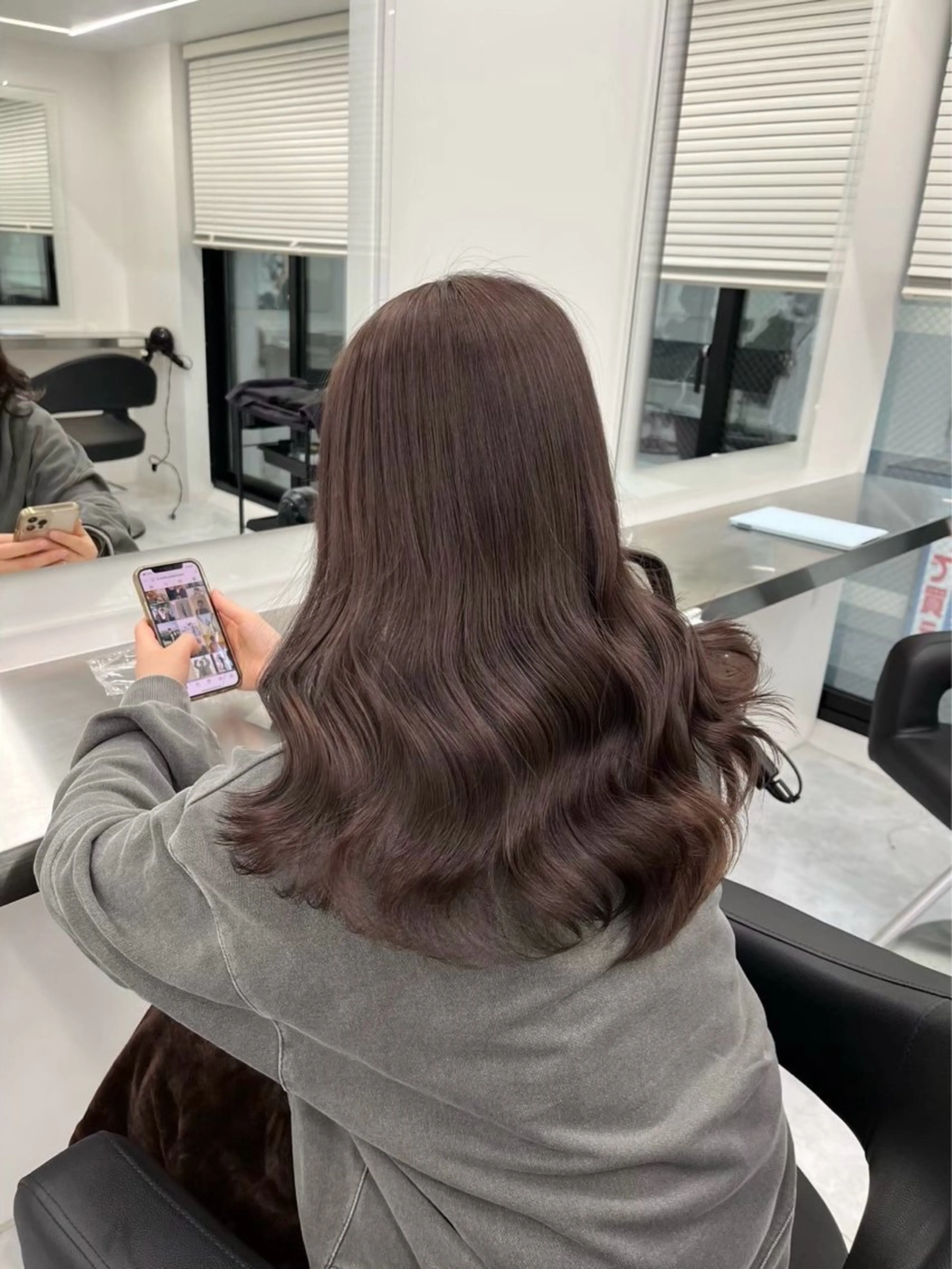 ロング ヘアカラー トリートメント ヘッドスパ レイヤーカット 透明感カラーの達人のヘアスタイル