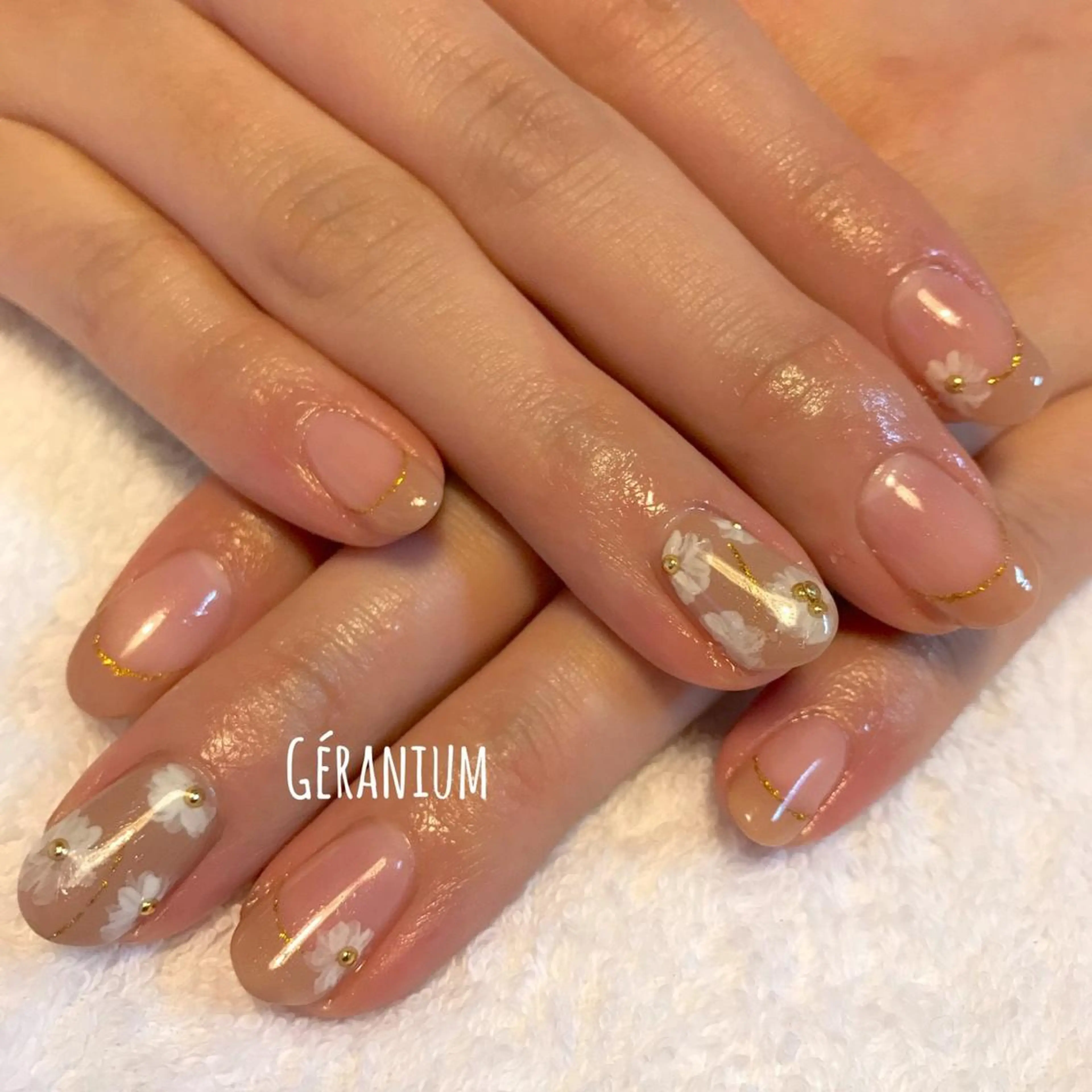 ネイル フラワーネイル フレンチネイル GéRanium Harukaのネイルデザイン