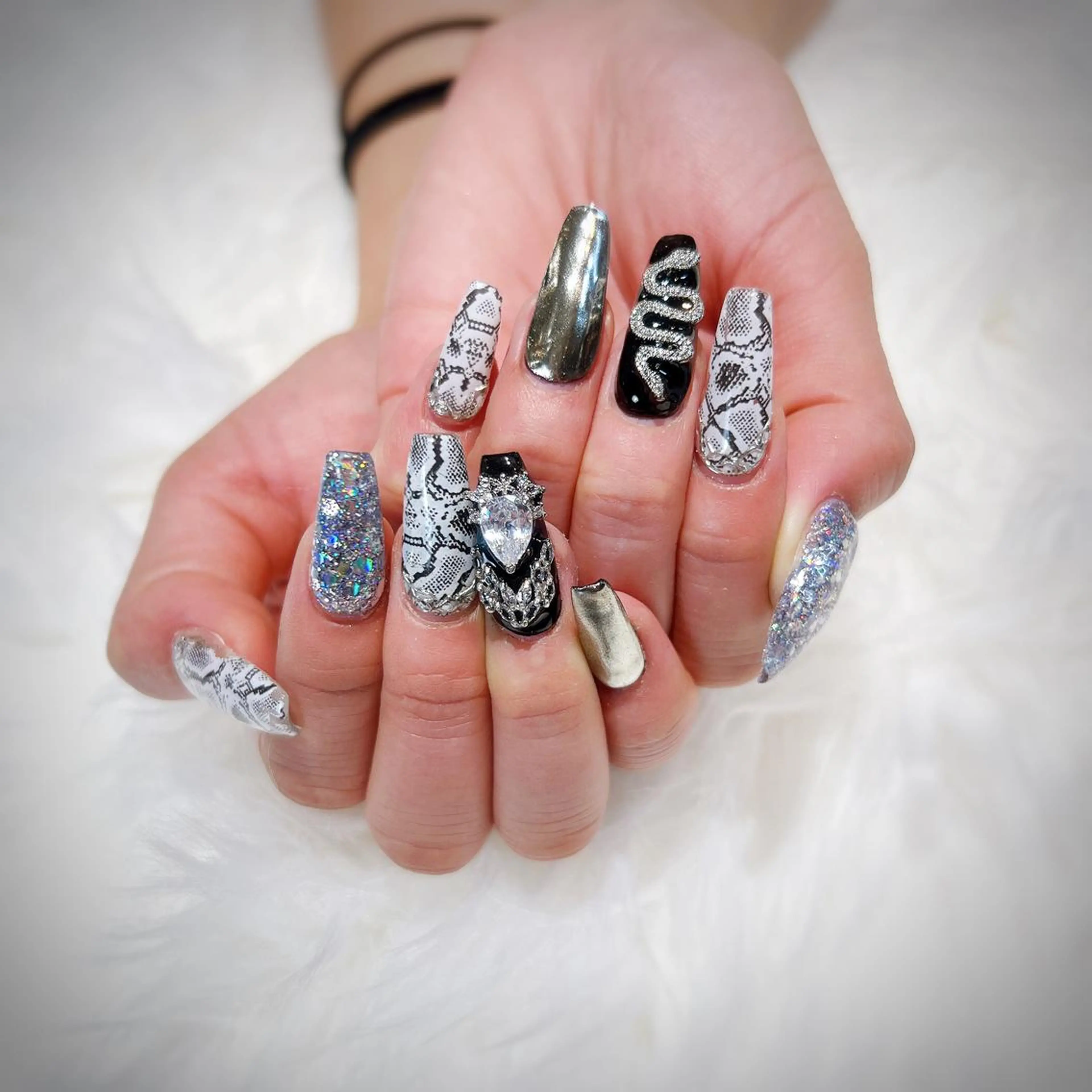 ネイル ジェルネイル hair&nail ROOTS所属・ﾍｱﾒｲｸ&ﾈｲﾙ ♥️Azuのネイルデザイン