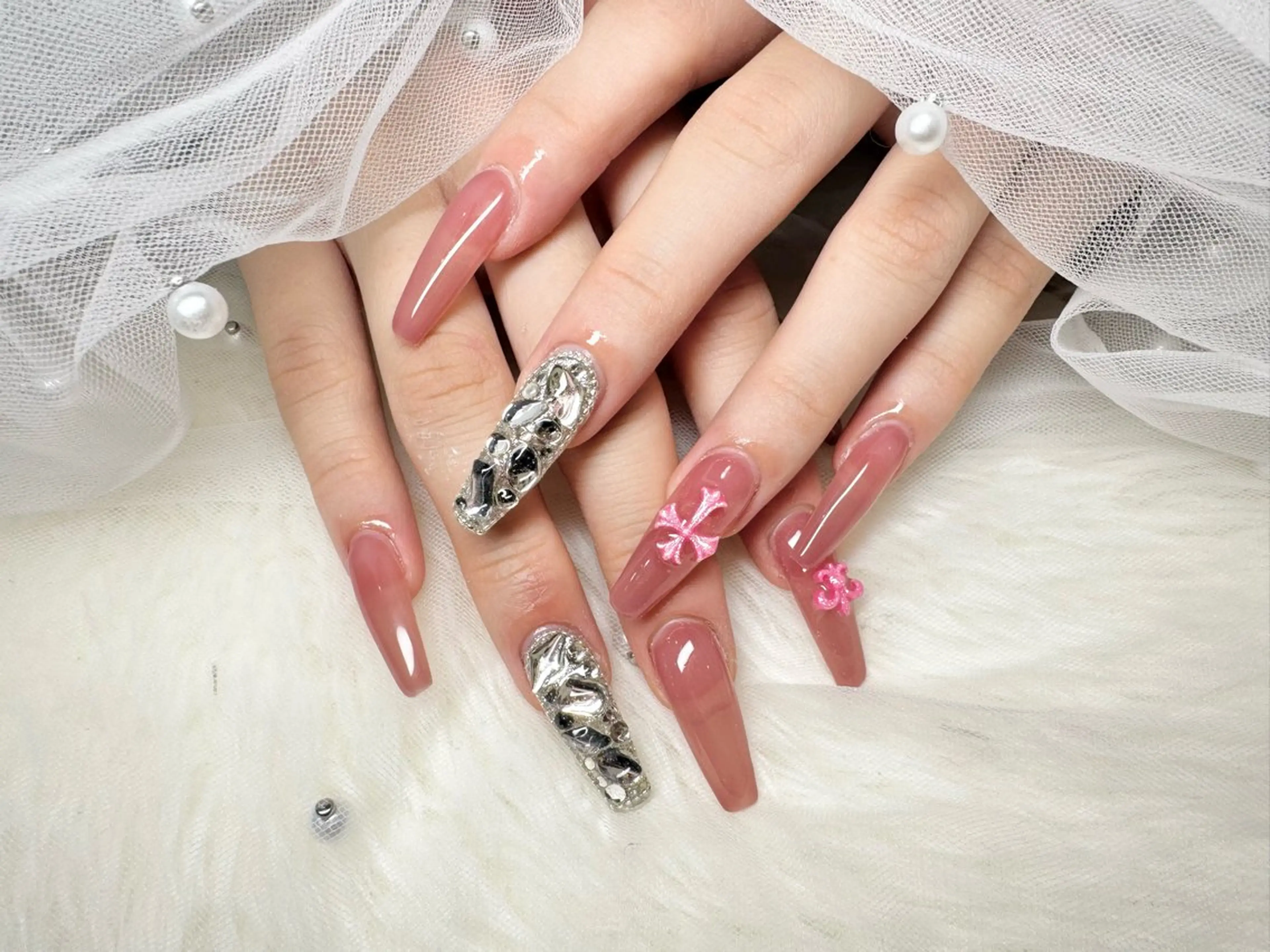 ネイル フットネイル ジェルネイル キラキラネイル ロングネイル オフィスネイル ハンドネイル AYAKA🩵難波♡ 韓国ネイルで可愛く♡のネイルデザイン