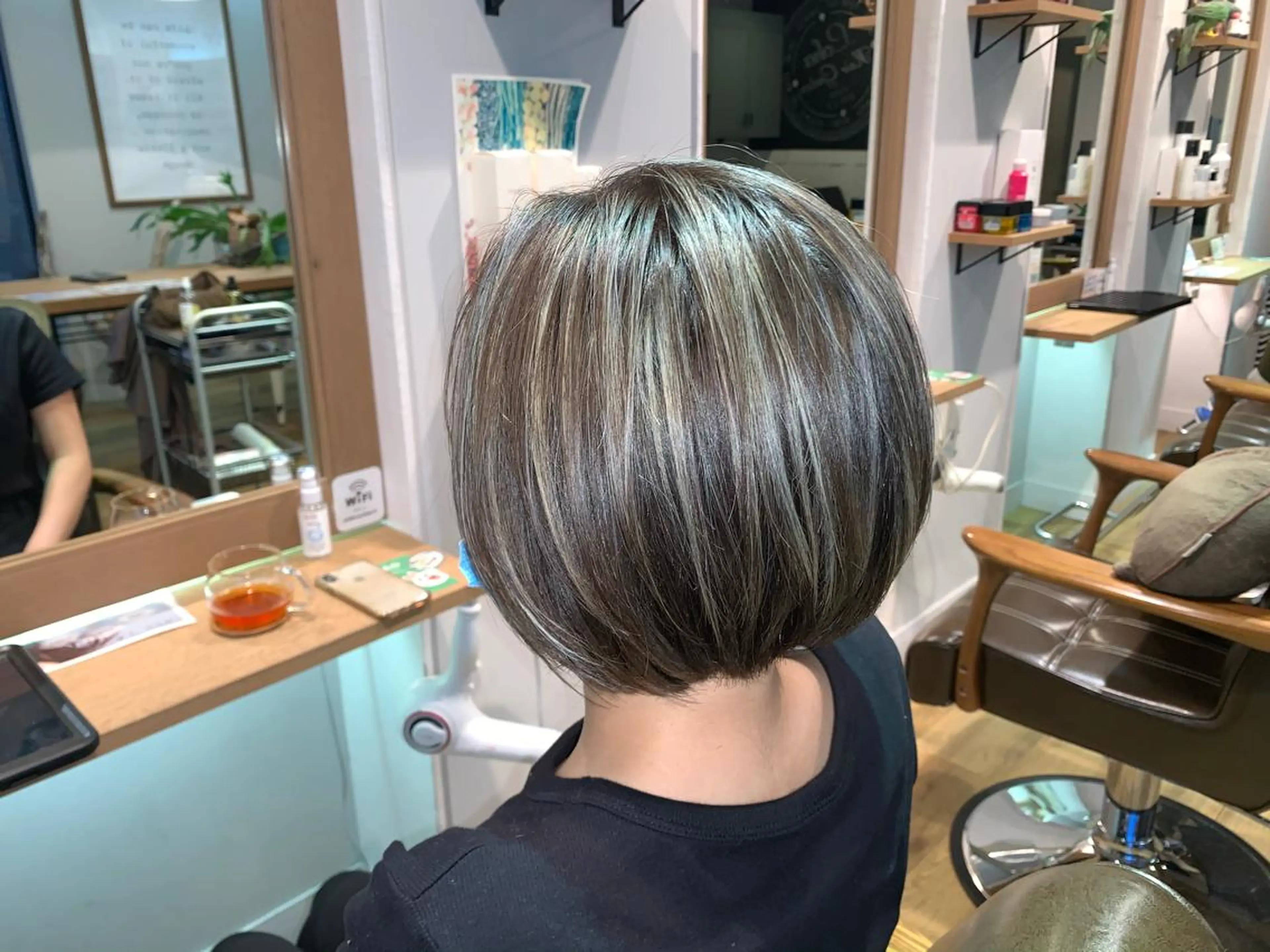 ショート カラー ベージュカラー ハイライトカラー ハイライト ヘアカラー トリートメント ツキダテ ユイのヘアスタイル
