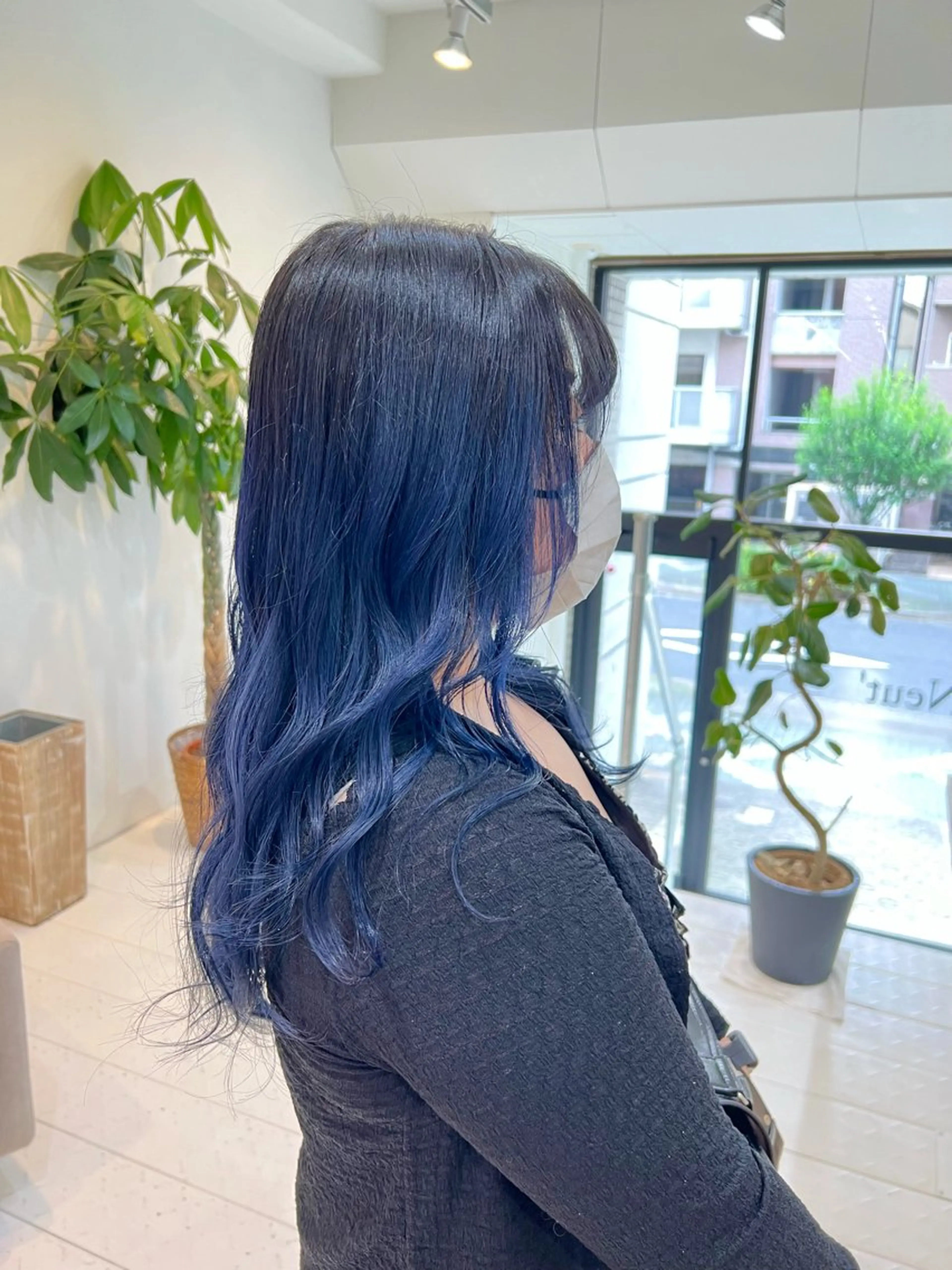 ロング カラー 黒髪 ブルーカラー ブルーブラック グラデーションカラー ブリーチカラー🦋‪ 田中さくらのヘアスタイル