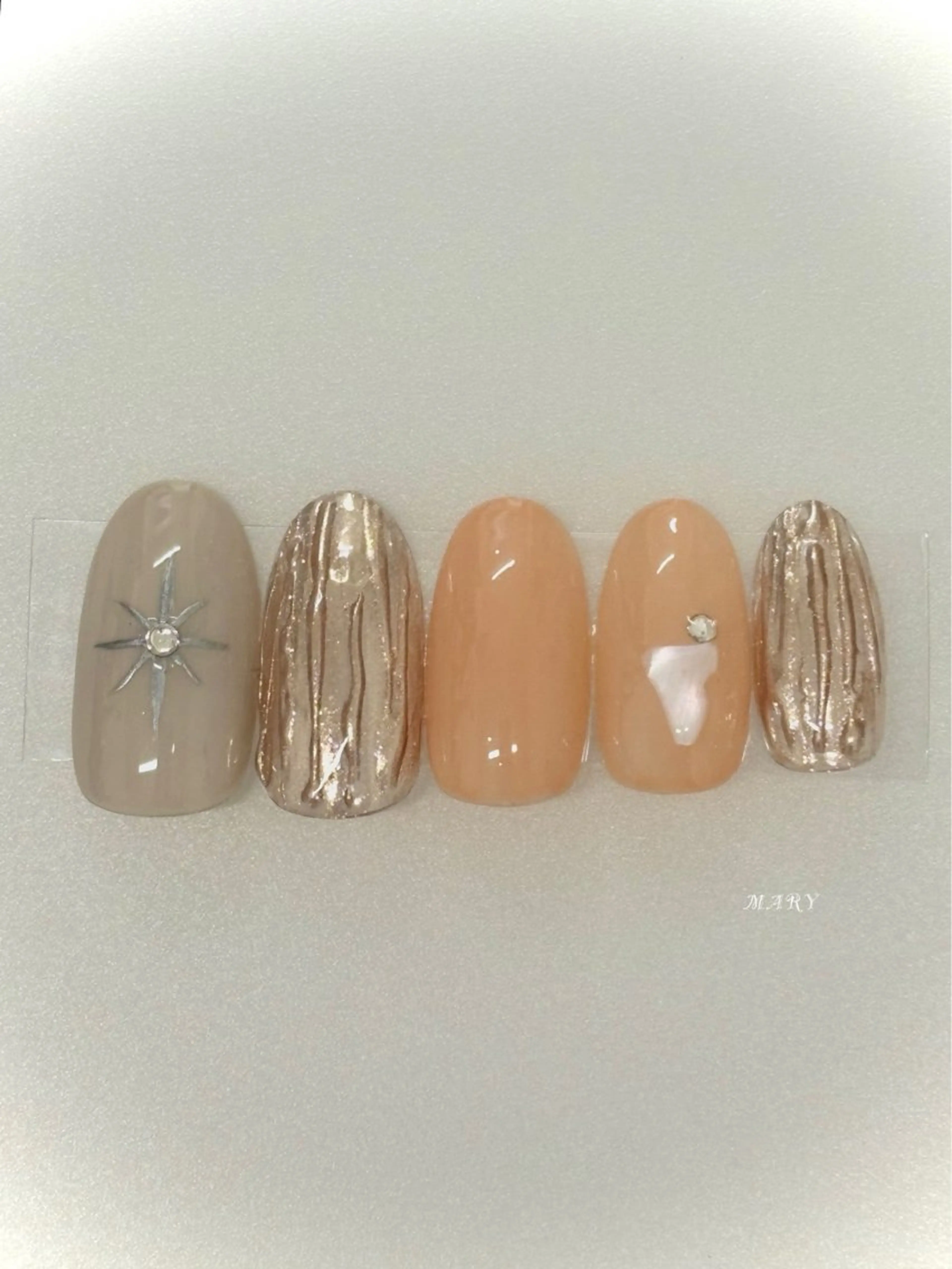 ネイル ミラーネイル ニュアンスネイル ワンカラーネイル ハンドネイル Mary nail .narumiのネイルデザイン