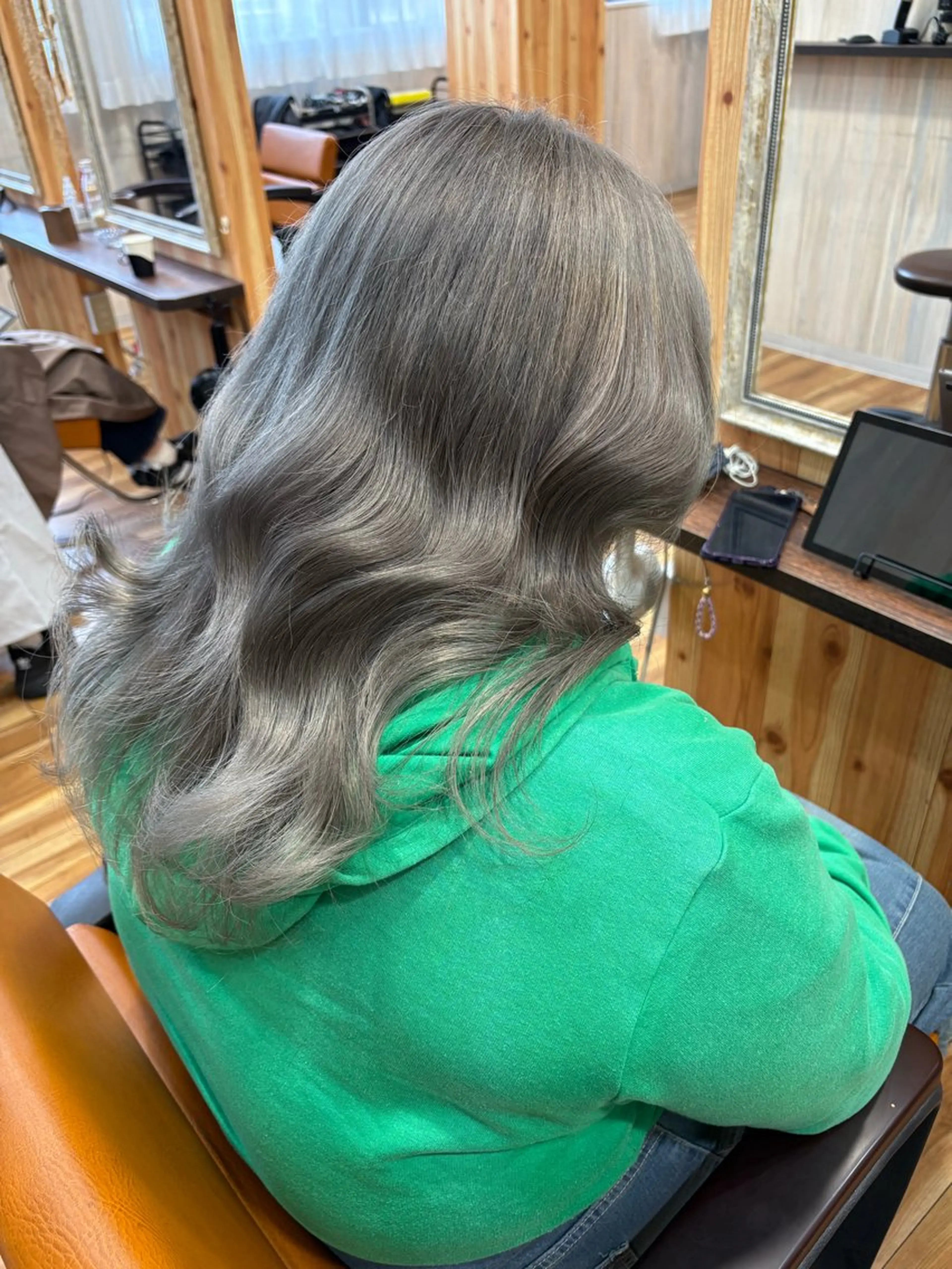 ロング カラー アッシュ アッシュグレー ブリーチ 瀬戸 弘暉のヘアスタイル