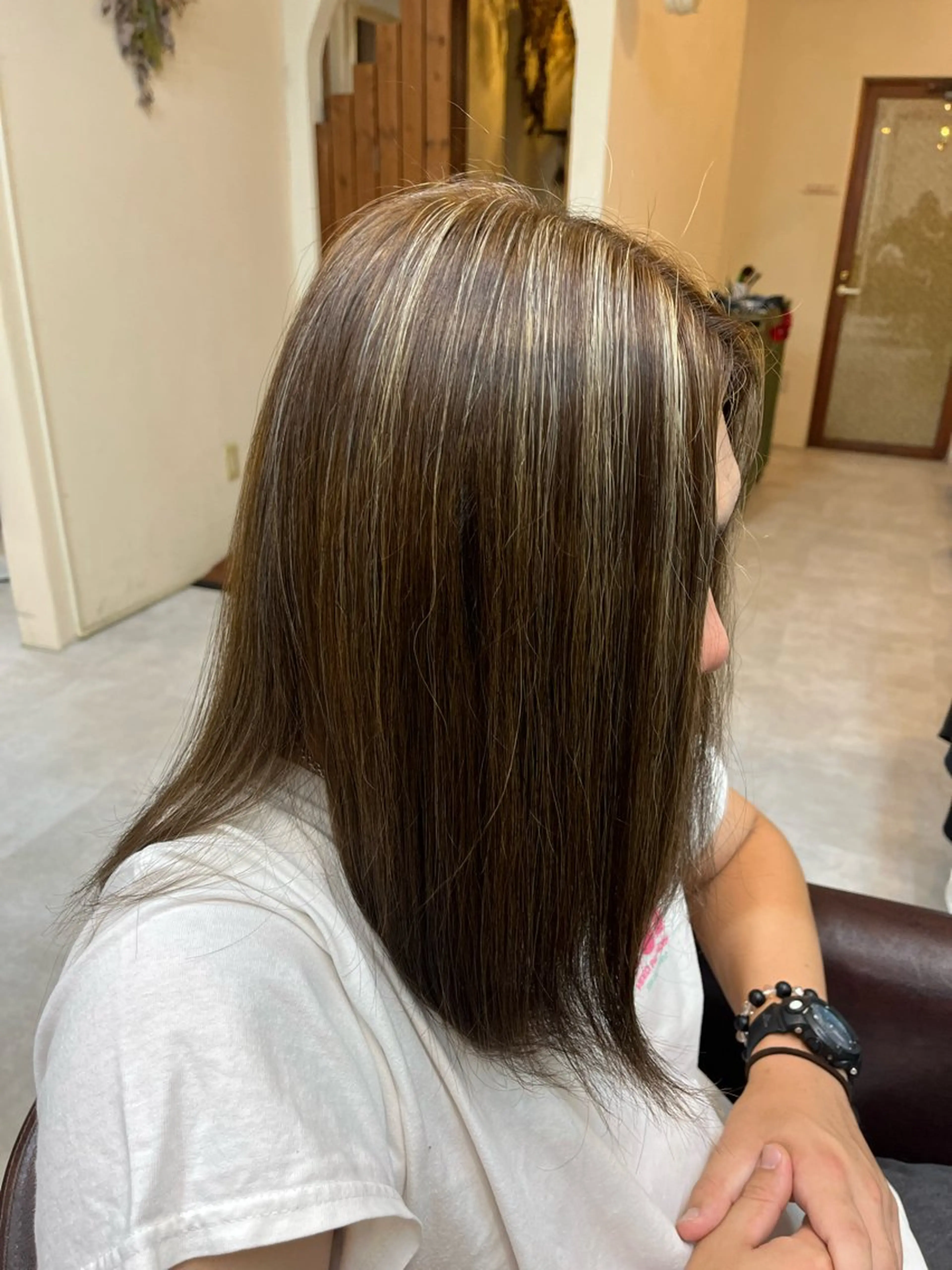 カラー ハイライトカラー 岡部 夏生のヘアスタイル