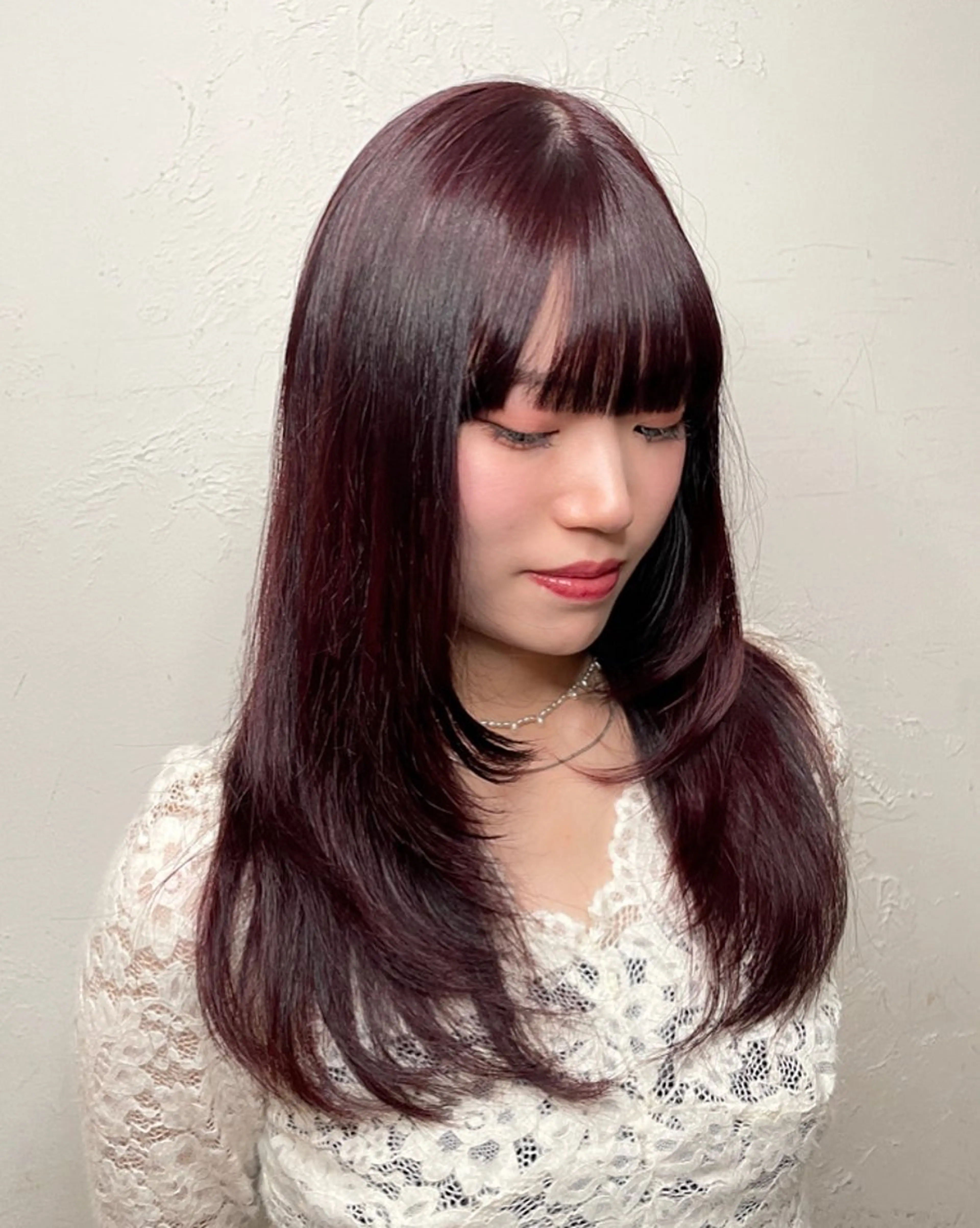 セミロング カラー レッドカラー RINA ブリーチ / 海外レイヤーのヘアスタイル