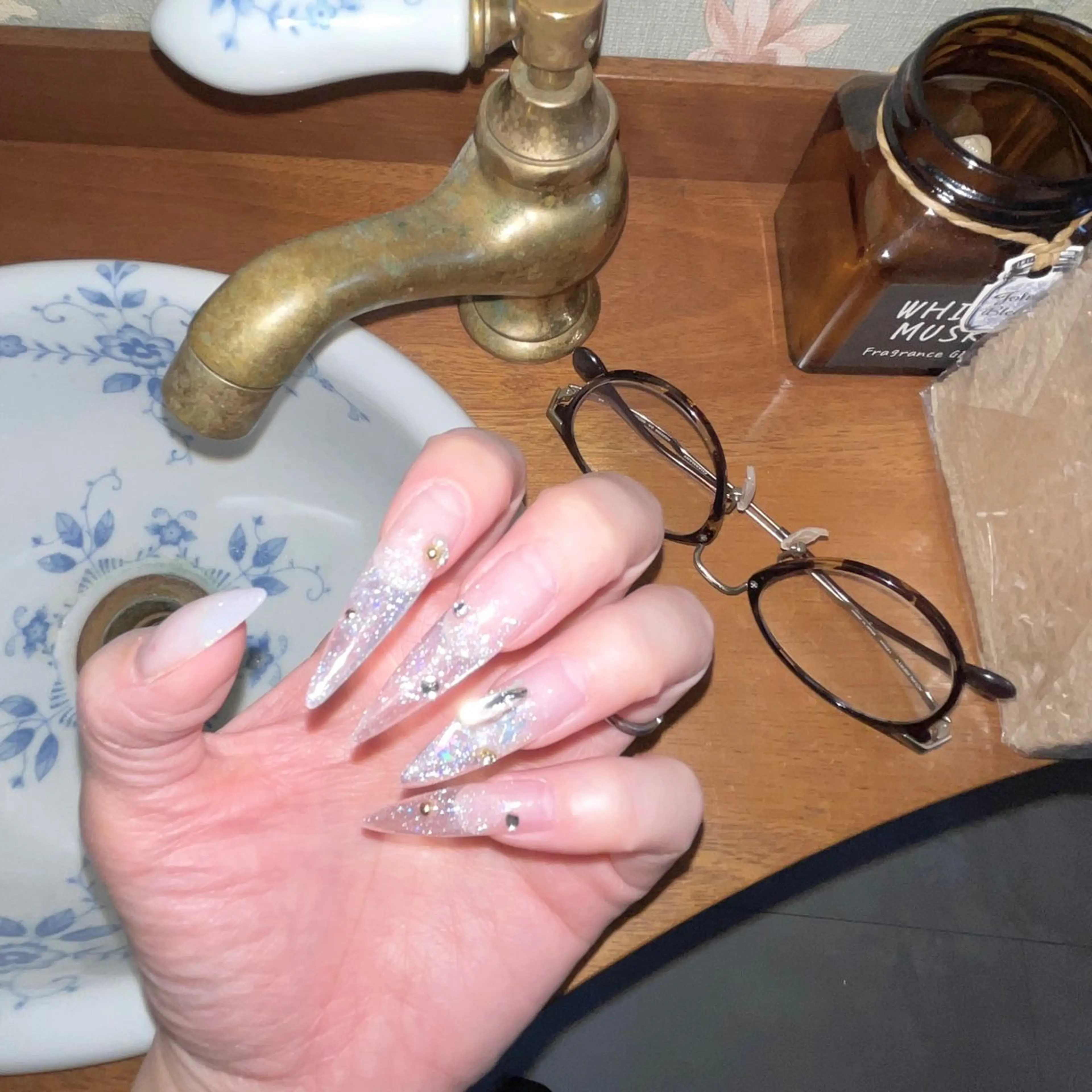 ネイル クリアネイル 長さ出し ラメ(グリッター) ロングネイル シンプルネイル 信太 由貴子のネイルデザイン