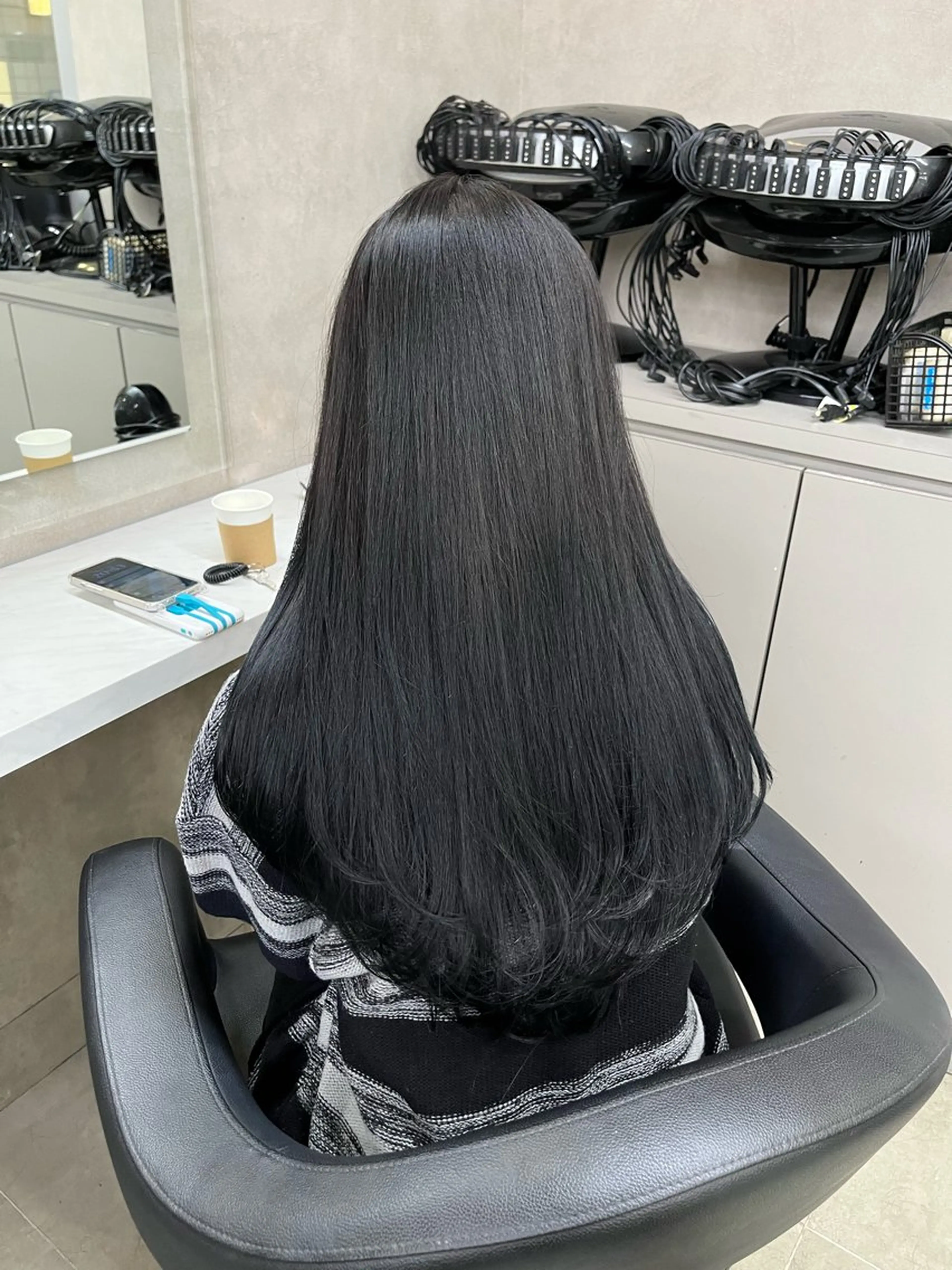 ロング 寒色＆ブリーチ特化 寒色MiOのヘアスタイル