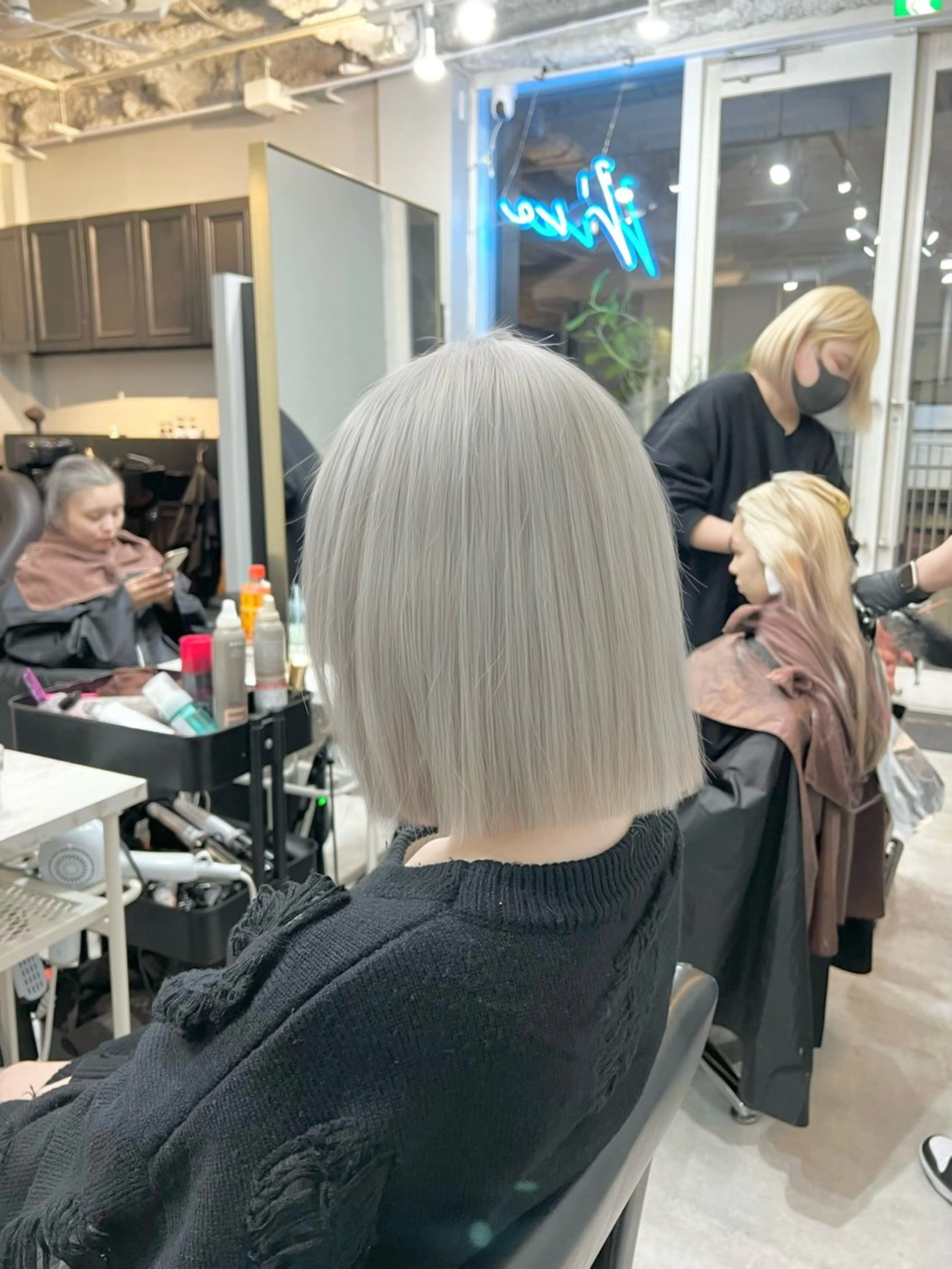 ショート カラー カット ヘアカラー トリートメント ヘアセット 🫧艶ダブルカラー ブリーチ🫧トモヤのヘアスタイル