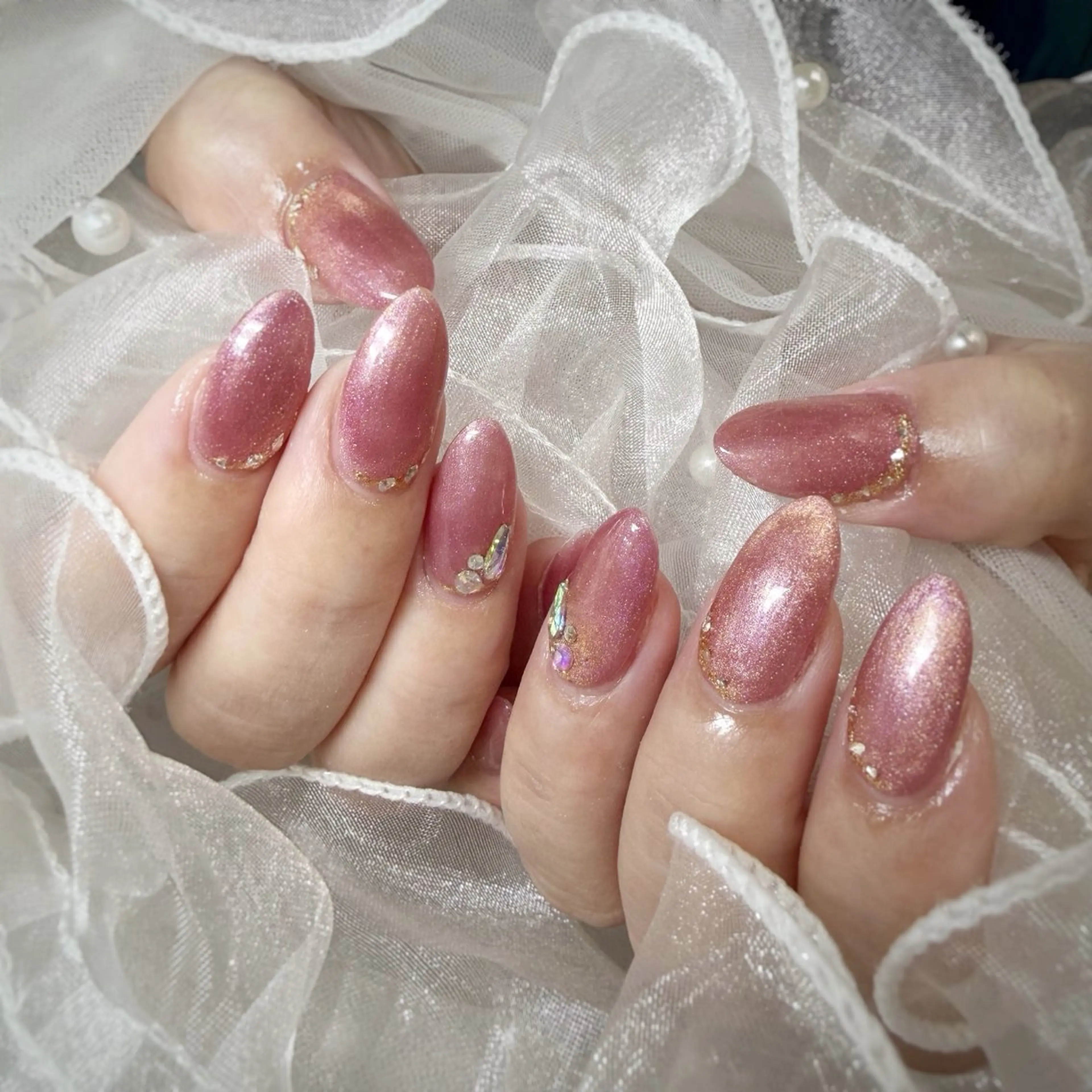 ネイル ゴールド マグネットネイル ピンク ハンドネイル YUN 💅のネイルデザイン