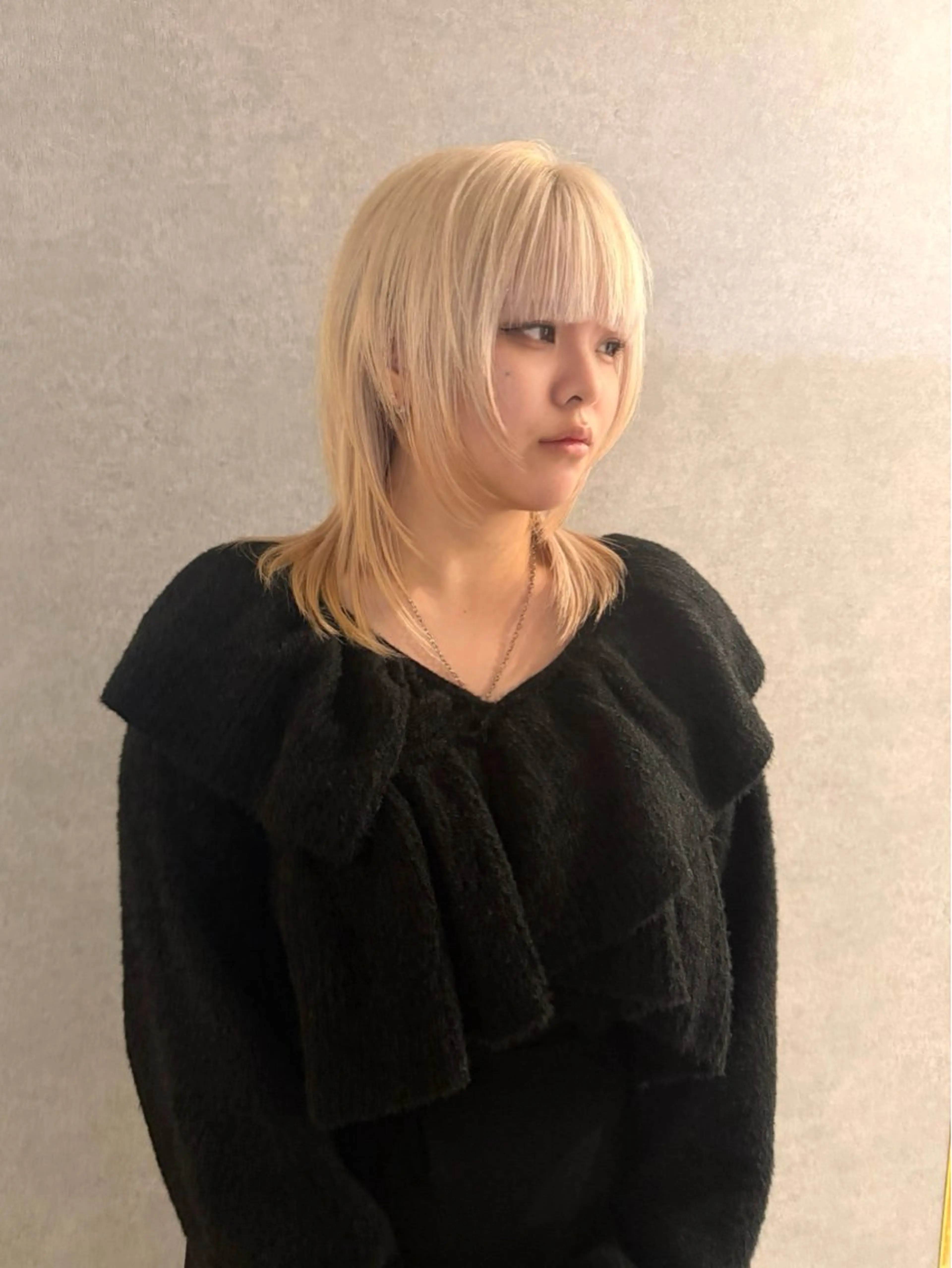 ミディアム カラー ハイトーン/ウルフ/ レイヤー/Asukaのヘアスタイル