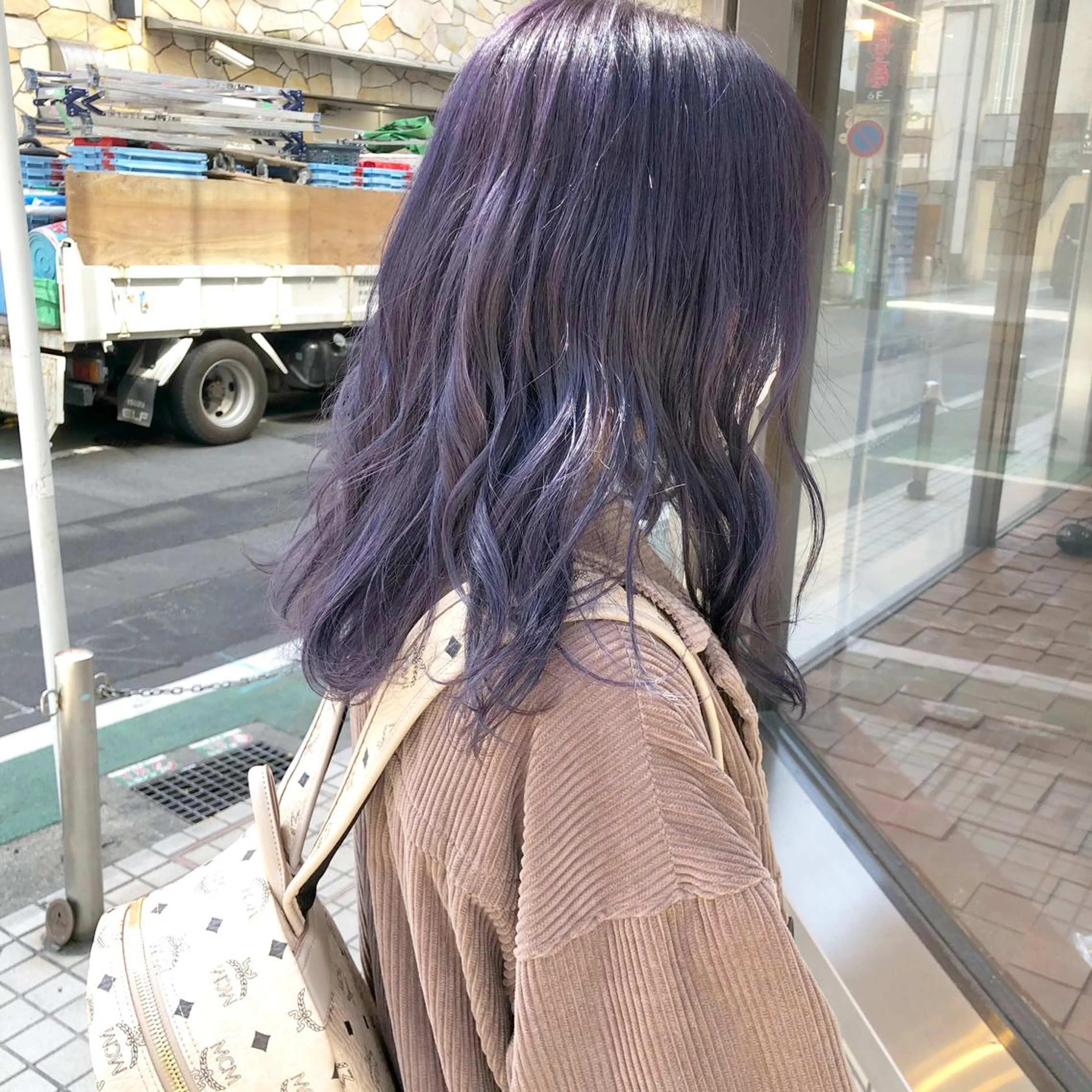 ミディアム カラー パーマ ヘアアレンジ ラベンダーカラー ヘアカラー ハイトーン特化🤍 浦住のヘアスタイル