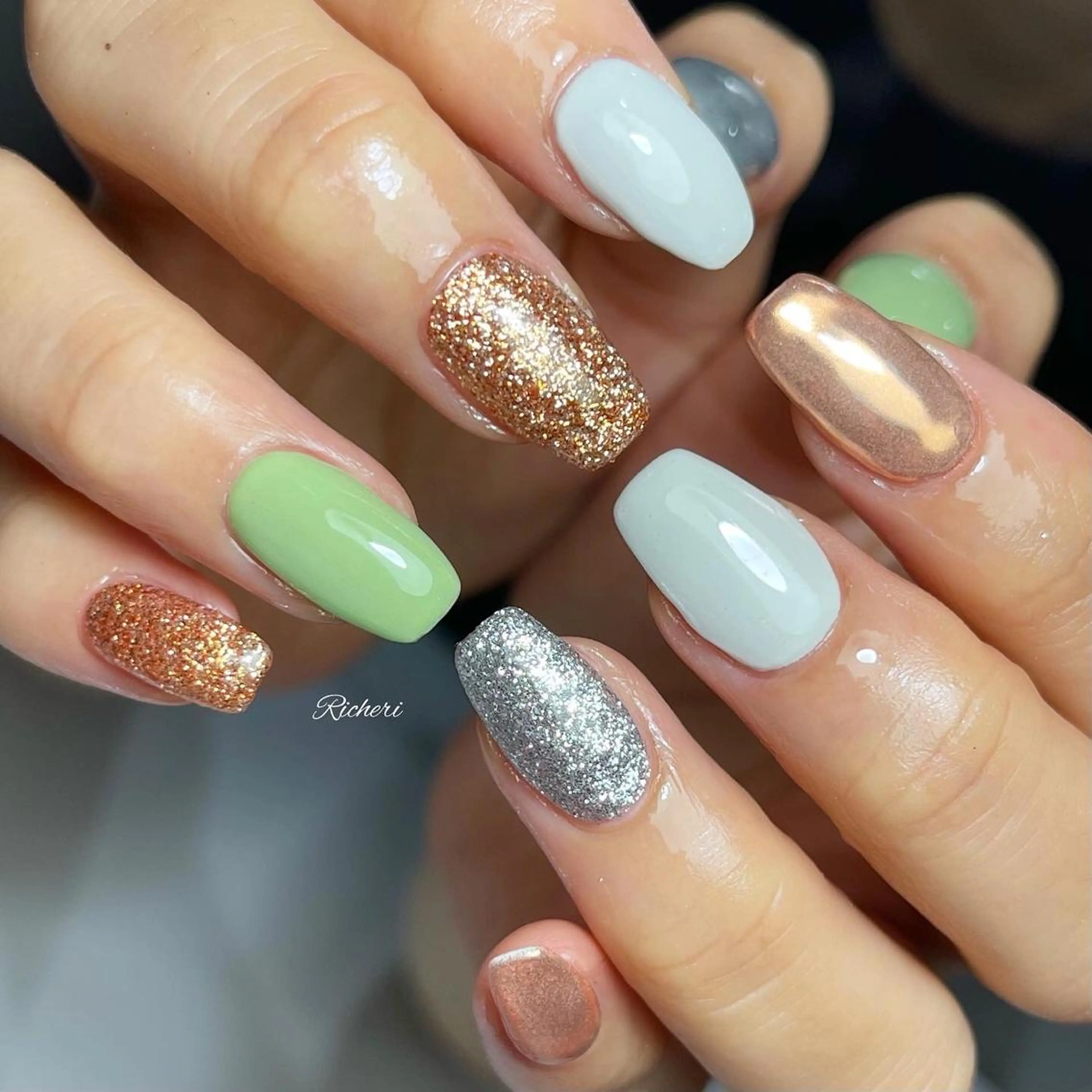 ミディアム ネイル 韓国風ヘア アートネイル フレンチネイル ジェルネイル 韓国ネイル richeri beautyのエステ・リラクイメージ