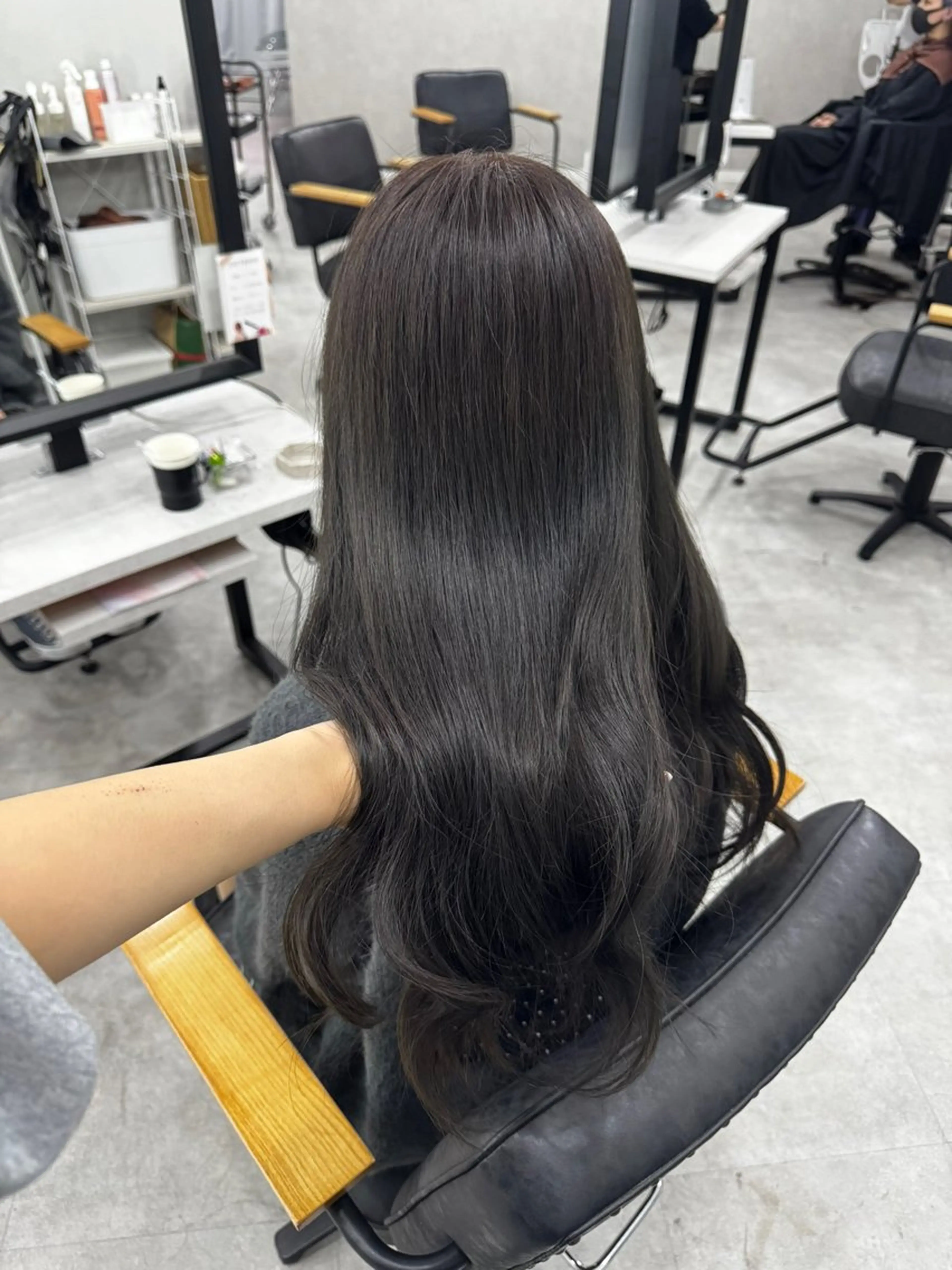 ロング カラー ベージュカラー ブリーチ ブラウンカラー ショコラブラウン ショコラグレージュ カット ヘアカラー トリートメント 赤み無し柔らかカラー 【梅田】madokaのヘアスタイル
