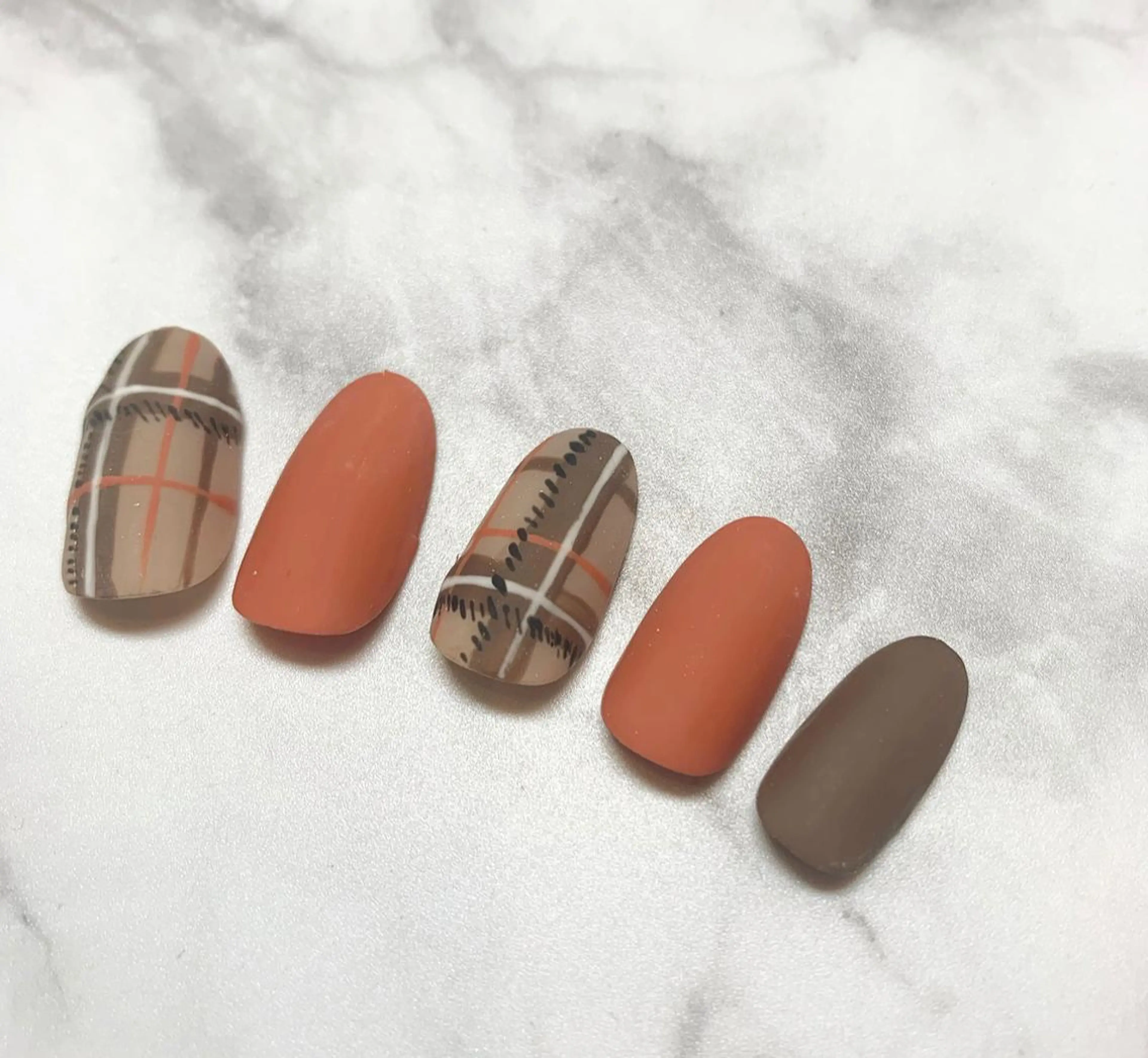 ネイル 駒月 明日香の眉毛・アイブロウイメージ