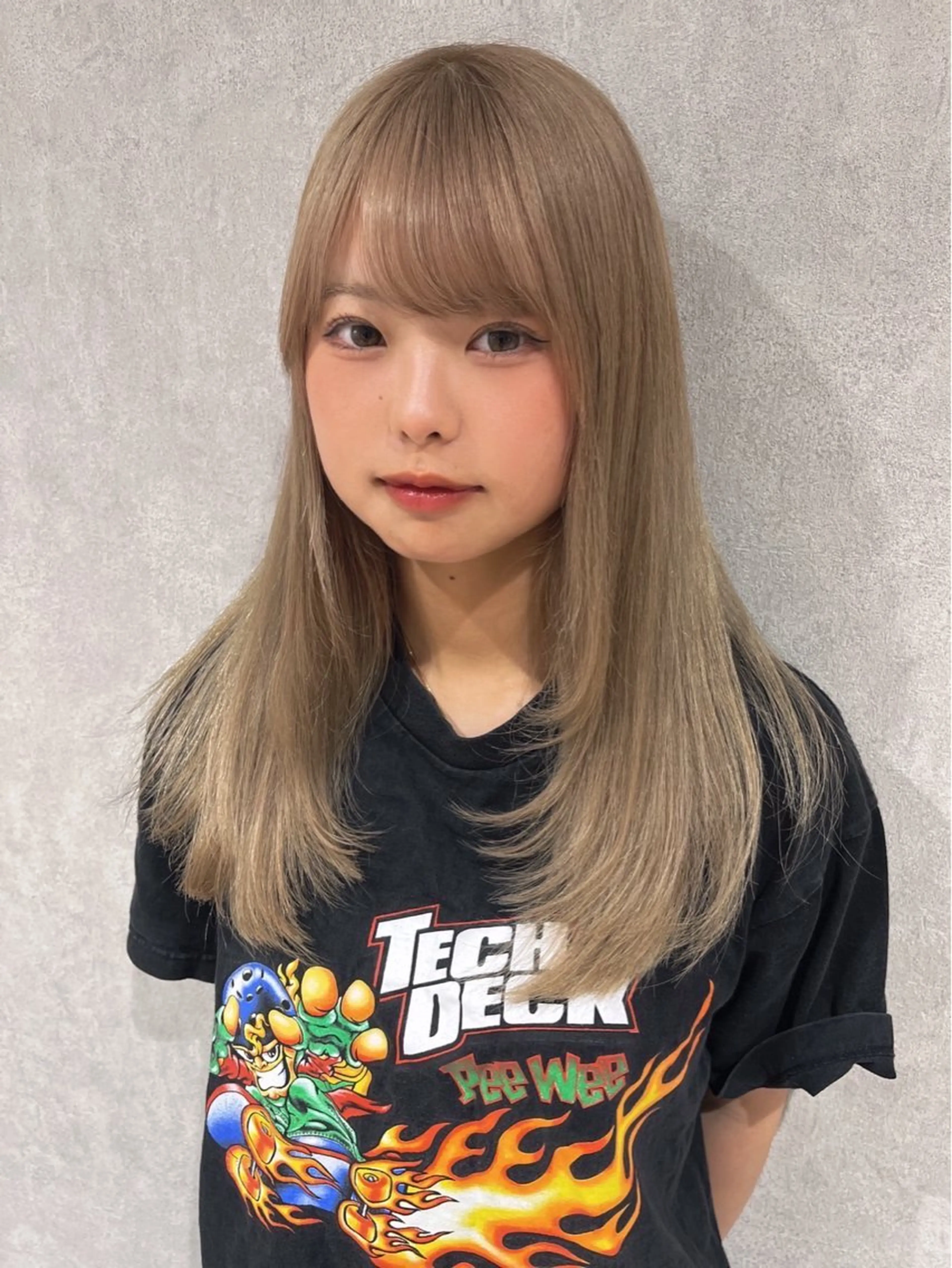 【1番人気☺️】デザインカット+ケアブリーチ1回+うるツヤカラー+保湿トリートメント🤍の写真