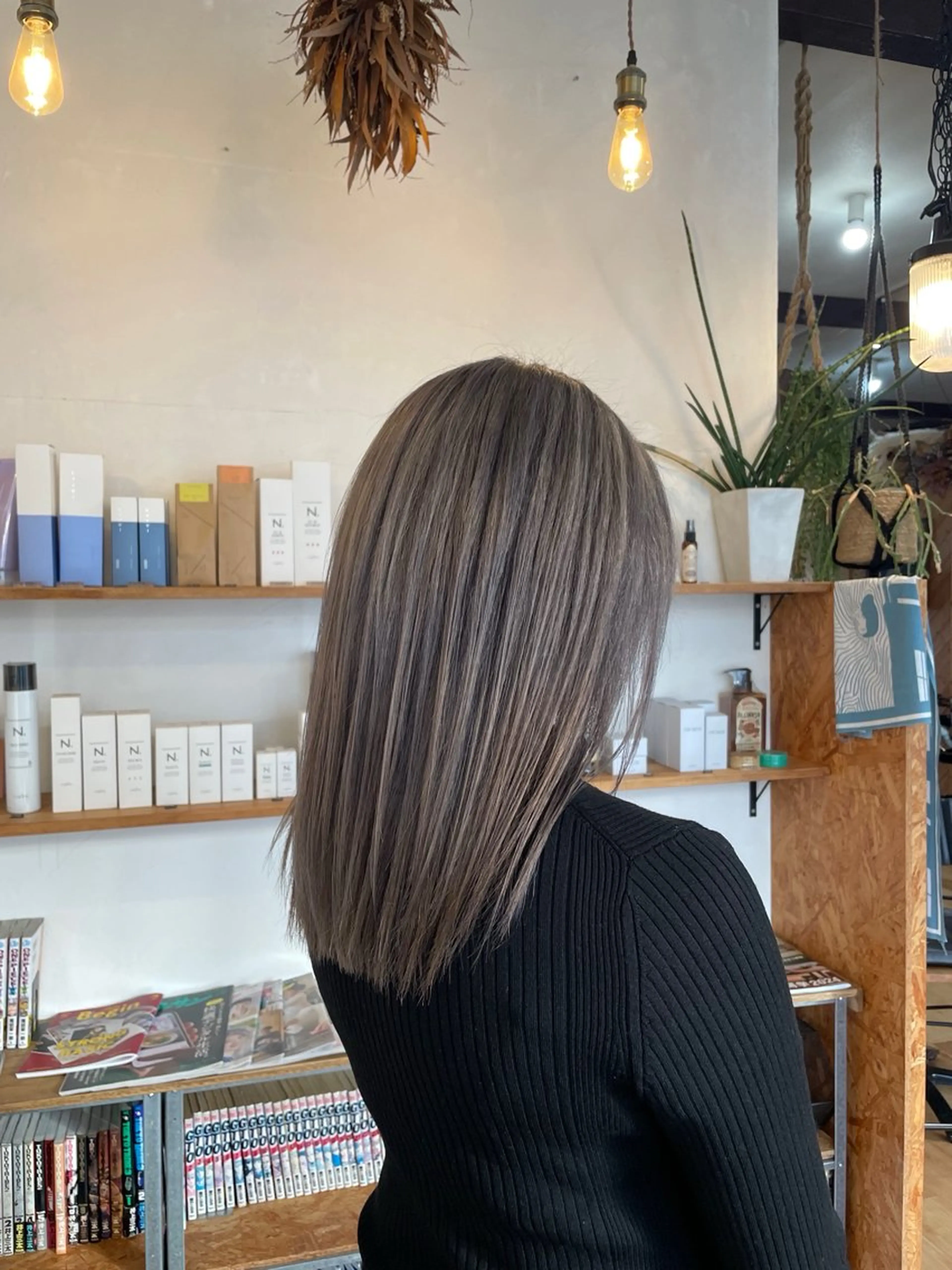 カラー シルバー BRIDGE HAIR所属・Nana 🫧のヘアスタイル