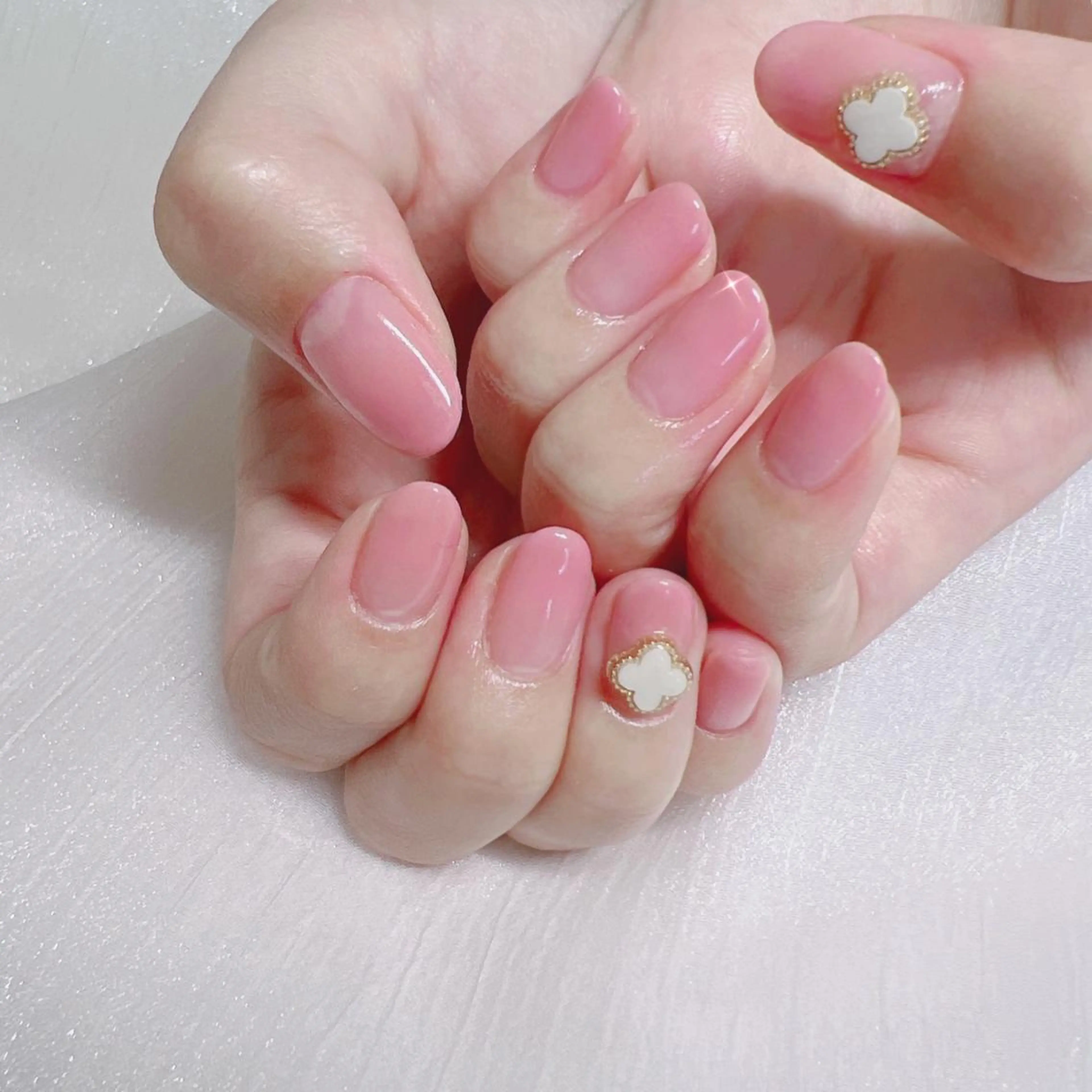 ネイル オーロラネイル フットネイル フレンチネイル ジェルネイル 韓国ネイル ハンドネイル ハンドケア 【ENサロン】 Rei🎀Nailのネイルデザイン