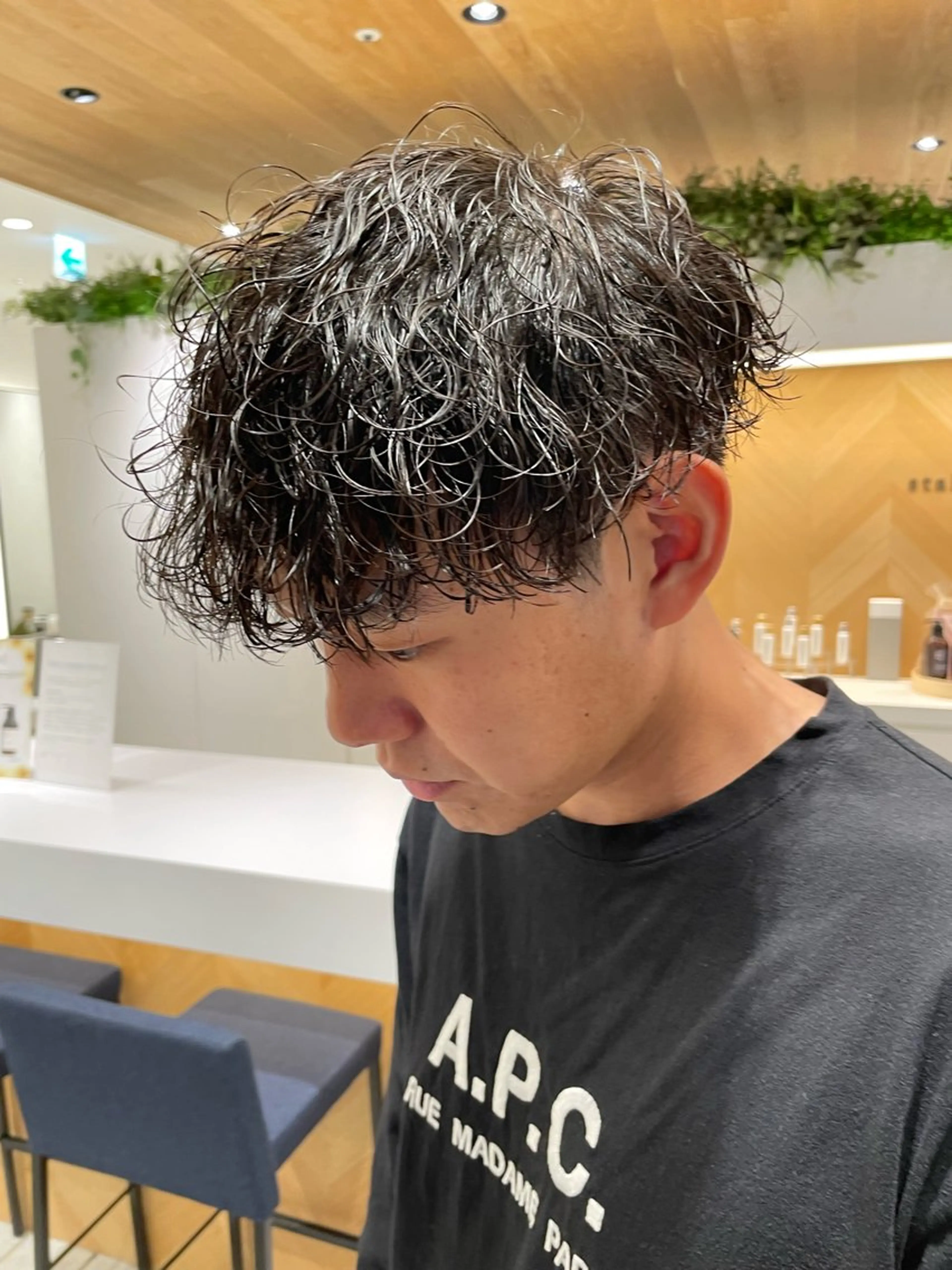 メンズ センターパート フェザーパーマ メンズパーマ 波巻きパーマ 髪質改善＆美髪矯正 専門美容師:植原瑞樹のヘアスタイル