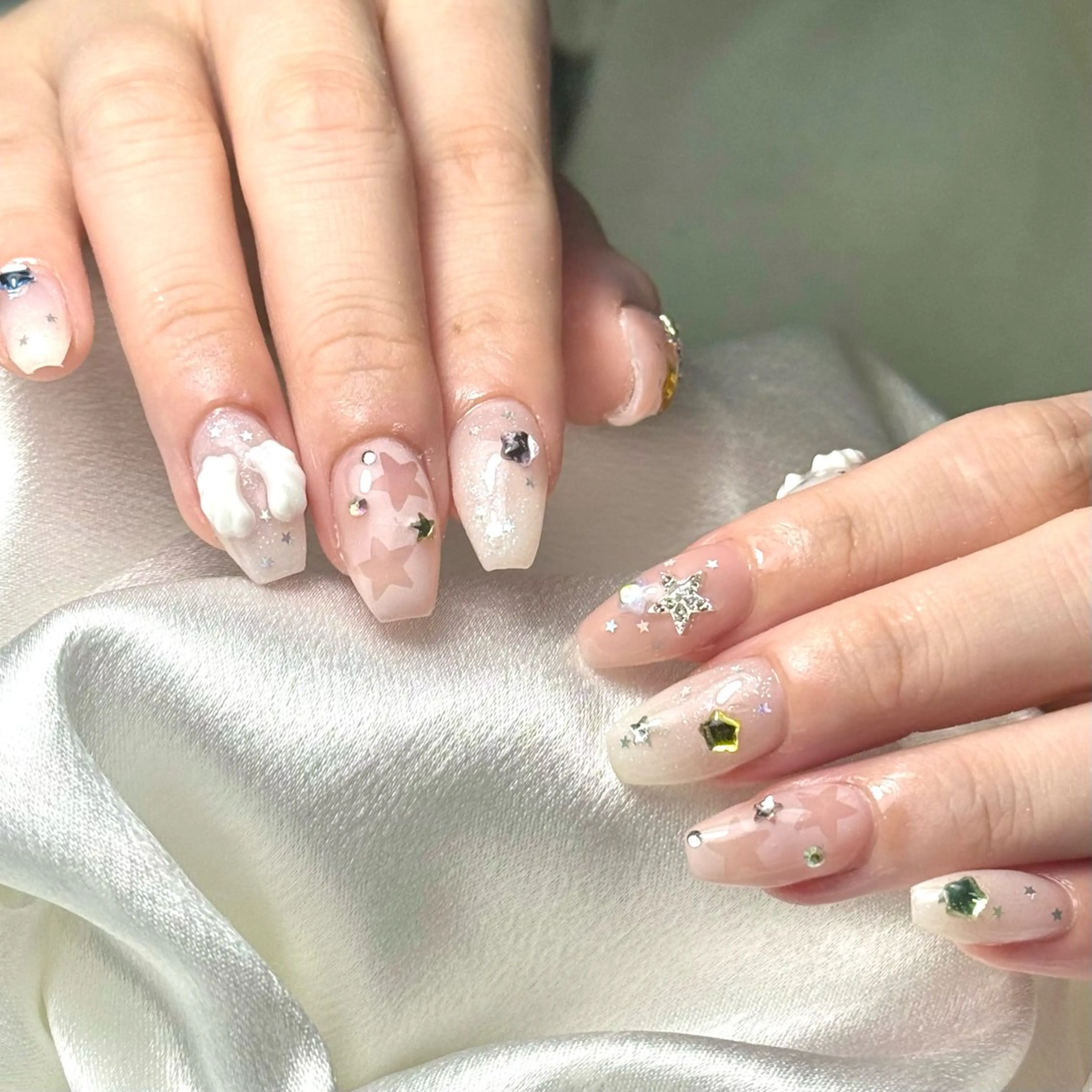 ネイル ハンドネイル ルシイ🎀新宿長さ 出しパーツ専門店のネイルデザイン